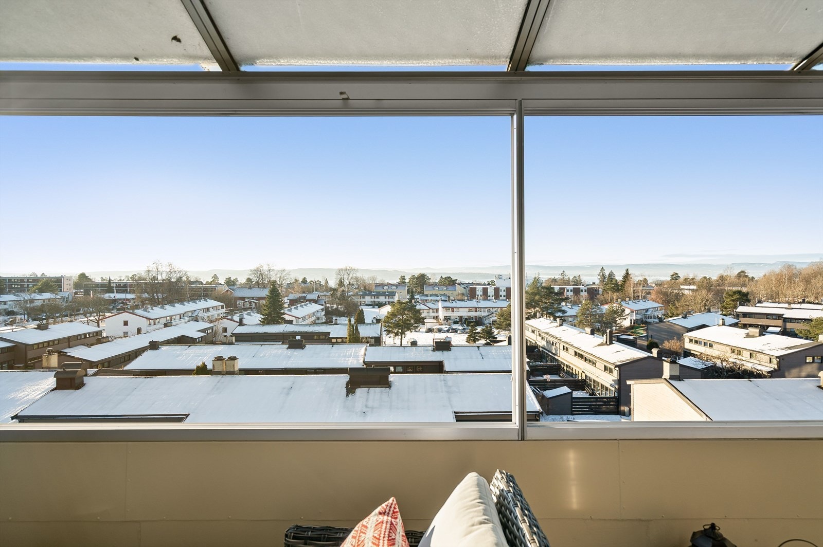 Leiligheten har fantastisk panoramautsikt og meget gode solforhold. Galleribilde