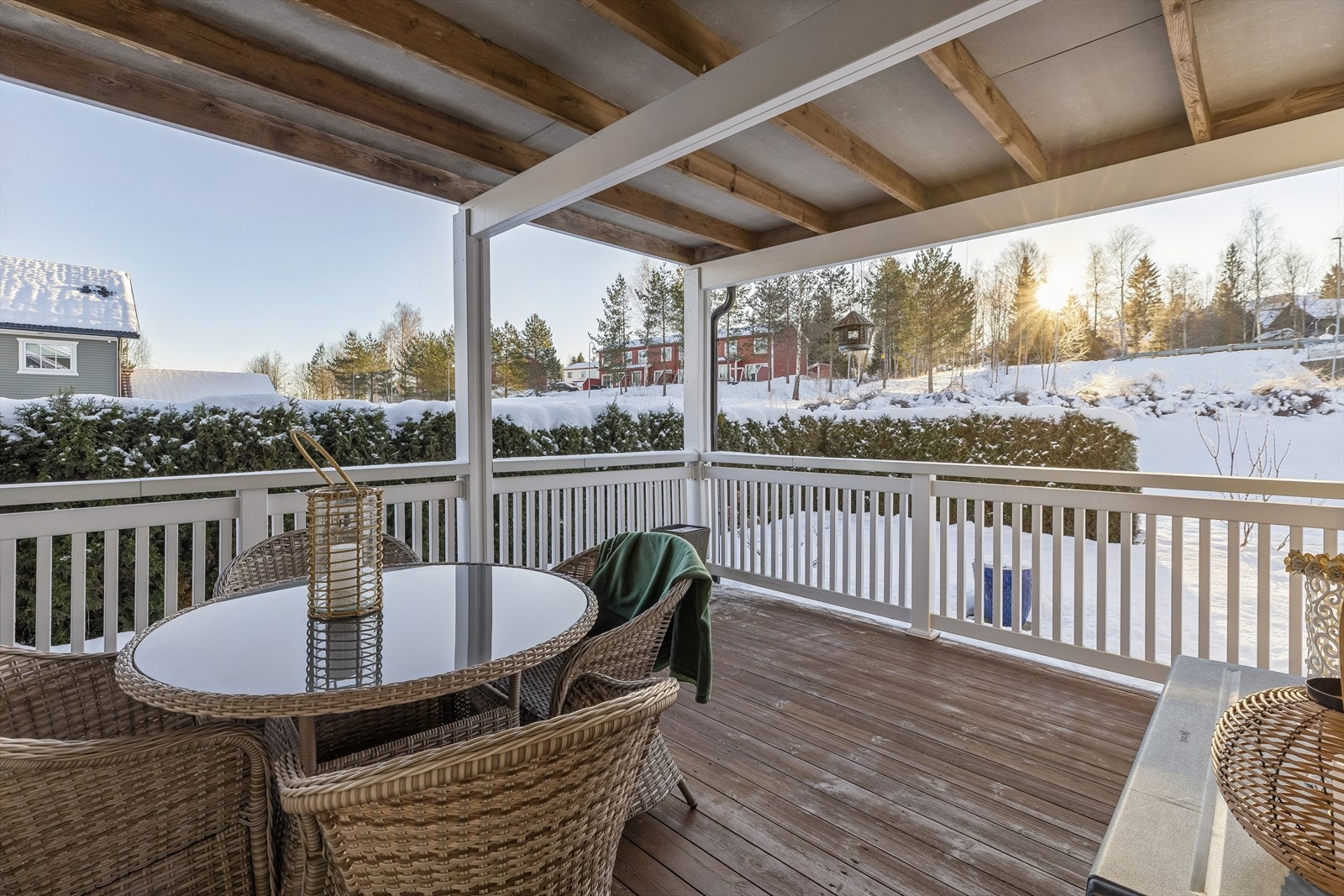 Terrassen er romslig og har god plass til en hyggelig sittegruppe. Galleribilde