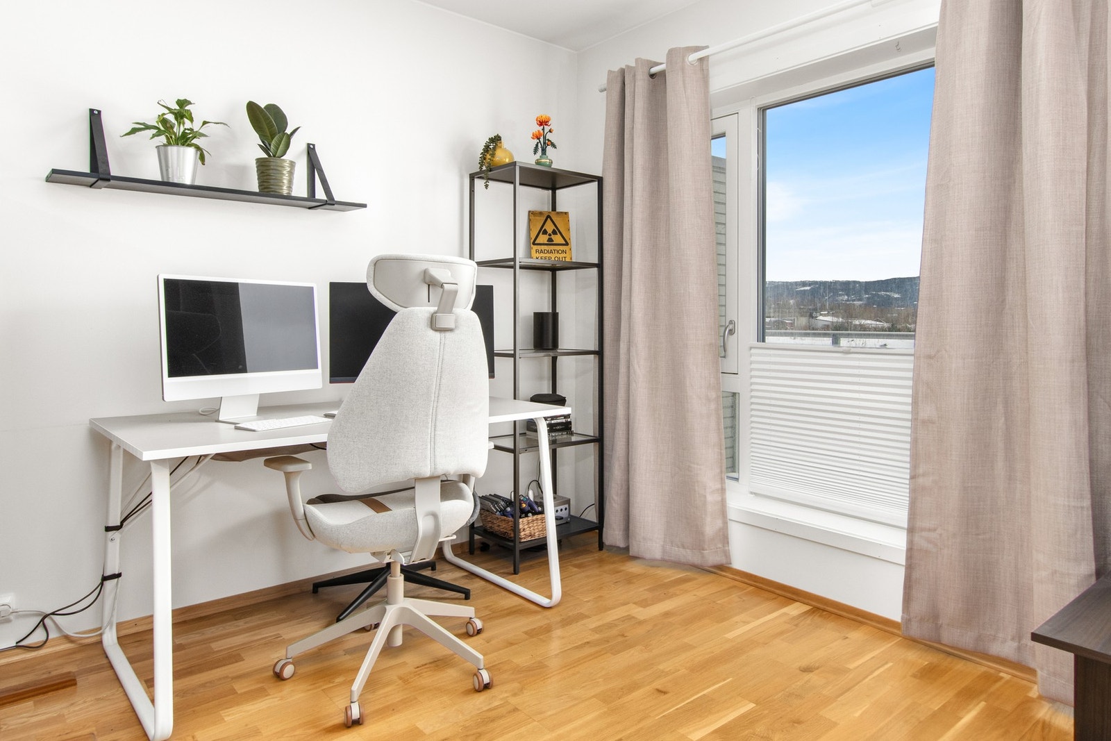 Stue/kontorplass. Galleribilde