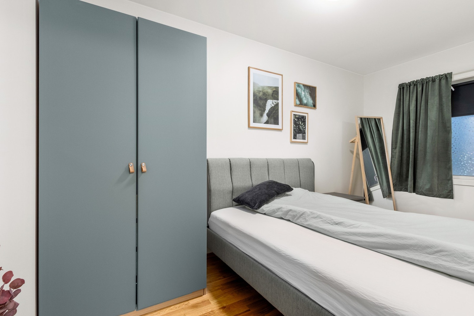 Soverom - Garderobe følger med i handelen. Galleribilde