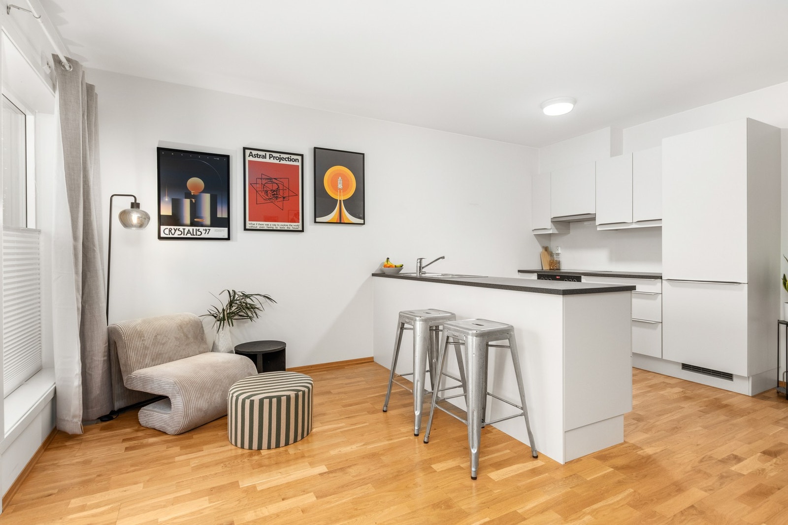 Kjøkken med integrerte hvitevarer. Galleribilde