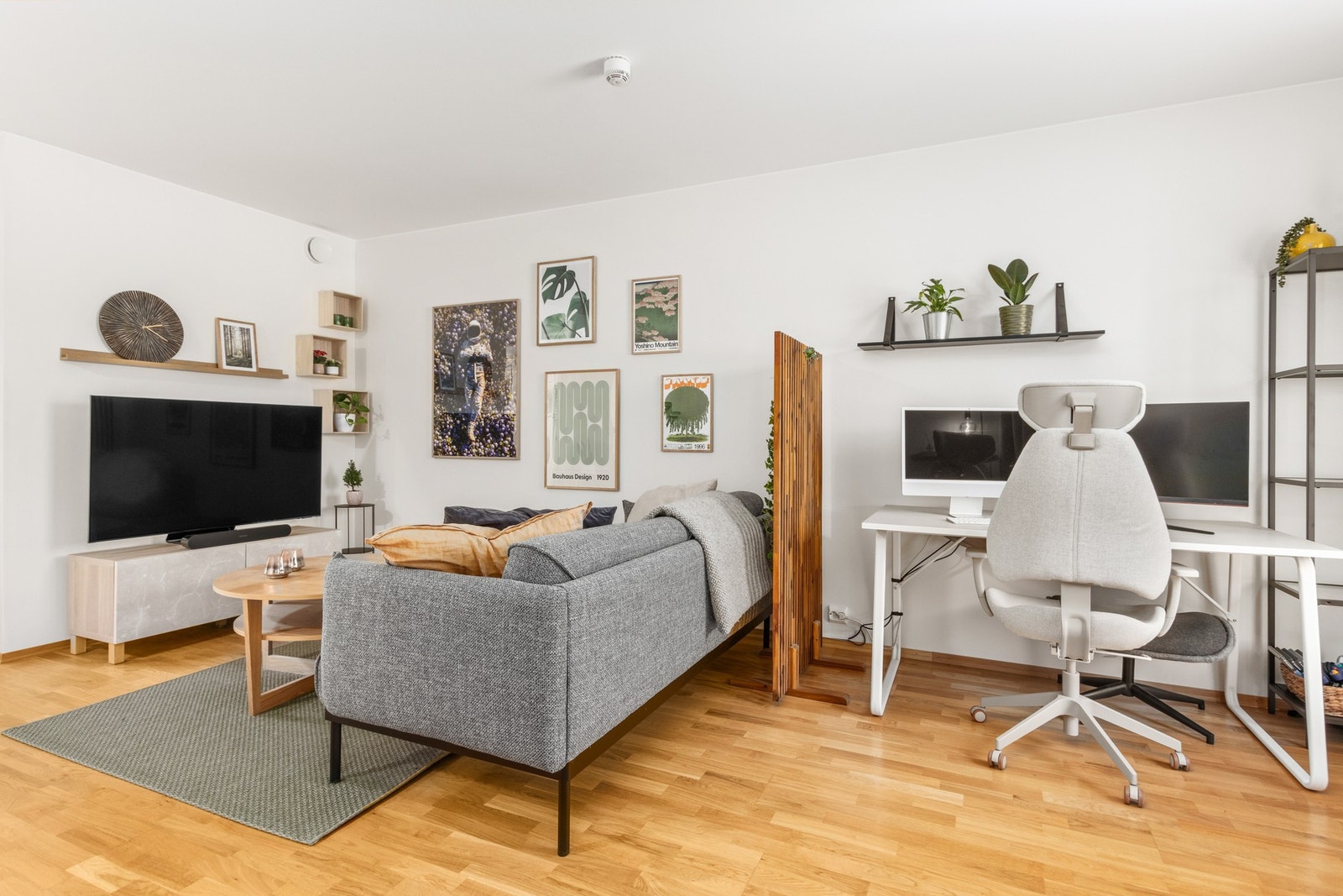 Stue med gode møbleringsmuligheter. Galleribilde