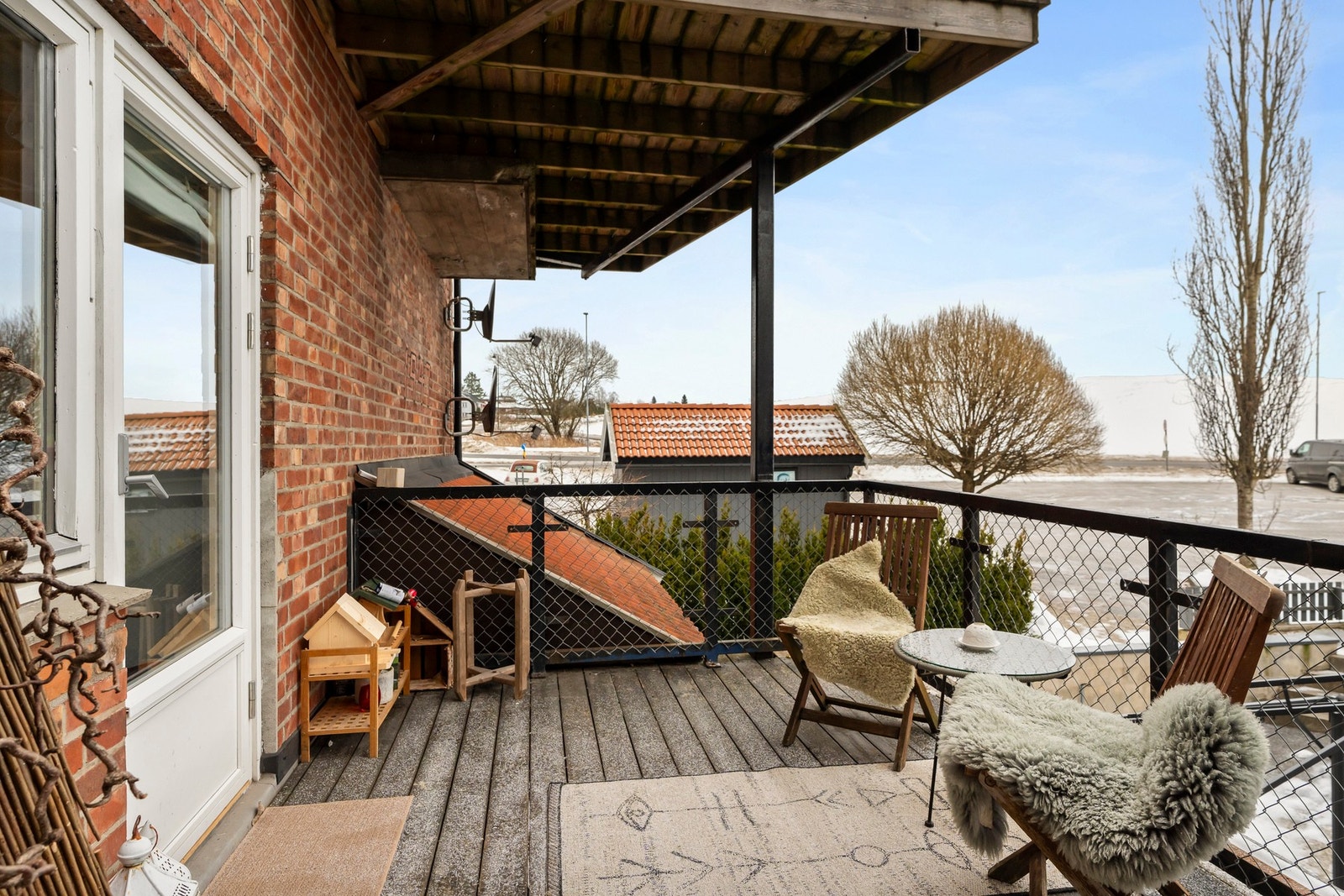 Utgang til balkong på 10 kvm fra kjøkkenet. Galleribilde