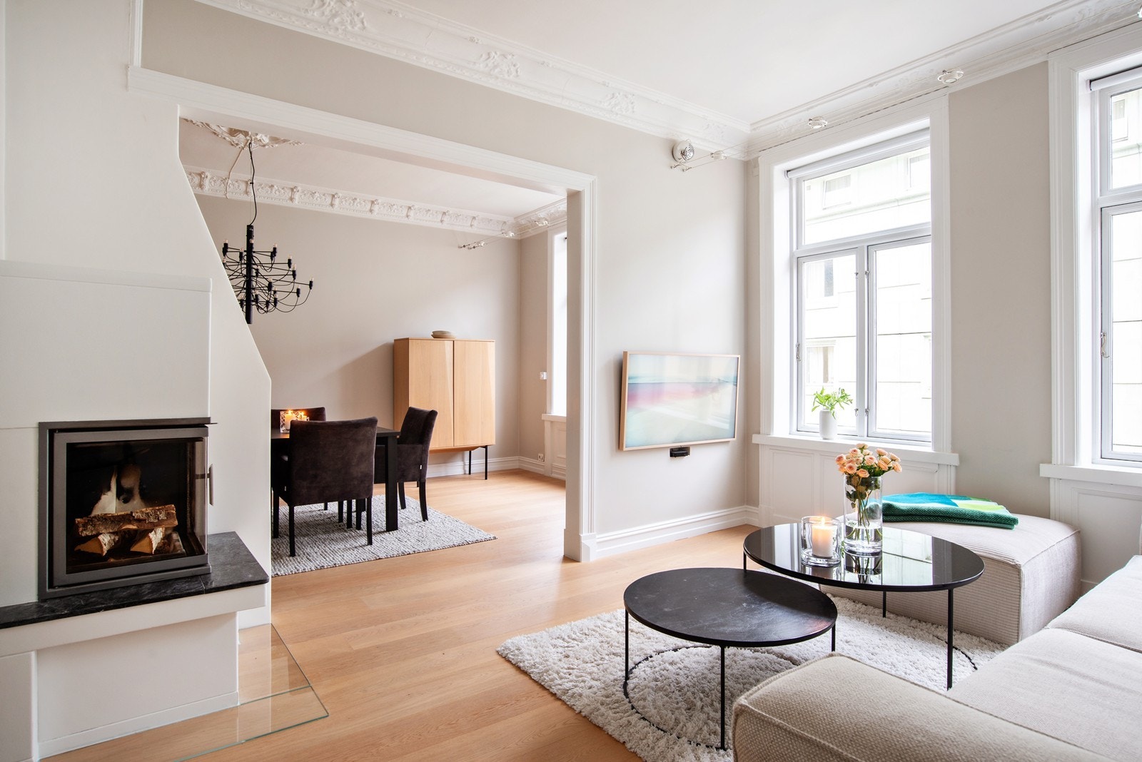 En klassisk og tiltalende 4-roms selveier med fantastisk beliggenhet på Majorstuen, i en populær og trafikkstille gate. Foto: Studio Oslo Galleribilde