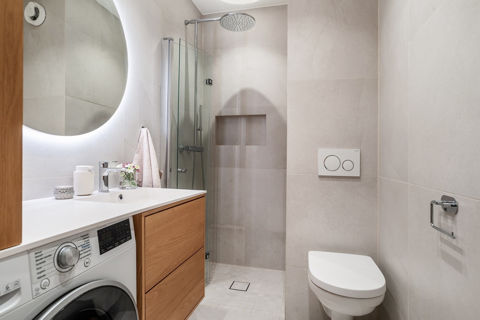 Lekkert påkostet bad fra 2020 Galleribilde