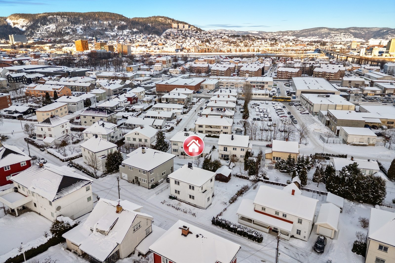 Området er kjent for sitt rolige preg, og etter nedleggelsen av Vestfoldbanen oppleves nabolaget som ekstra stille og behagelig Galleribilde