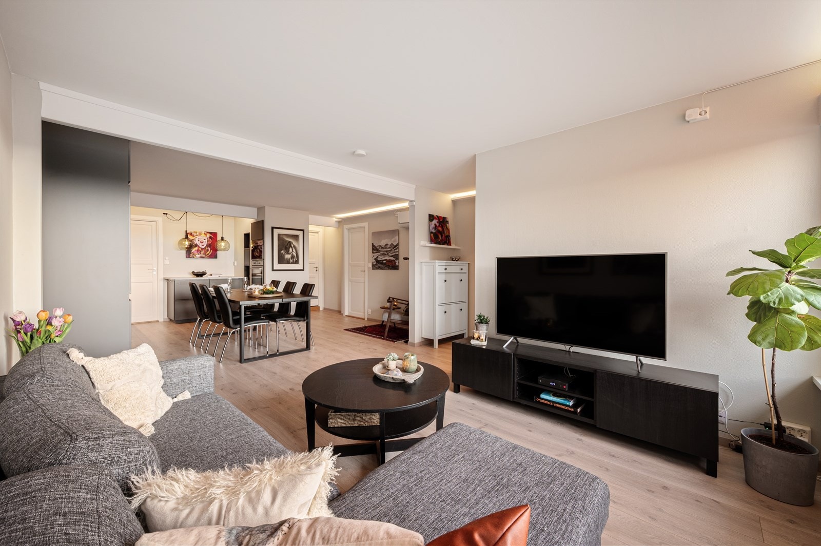 - Ledstripene bidrar til et moderne uttrykk - Galleribilde