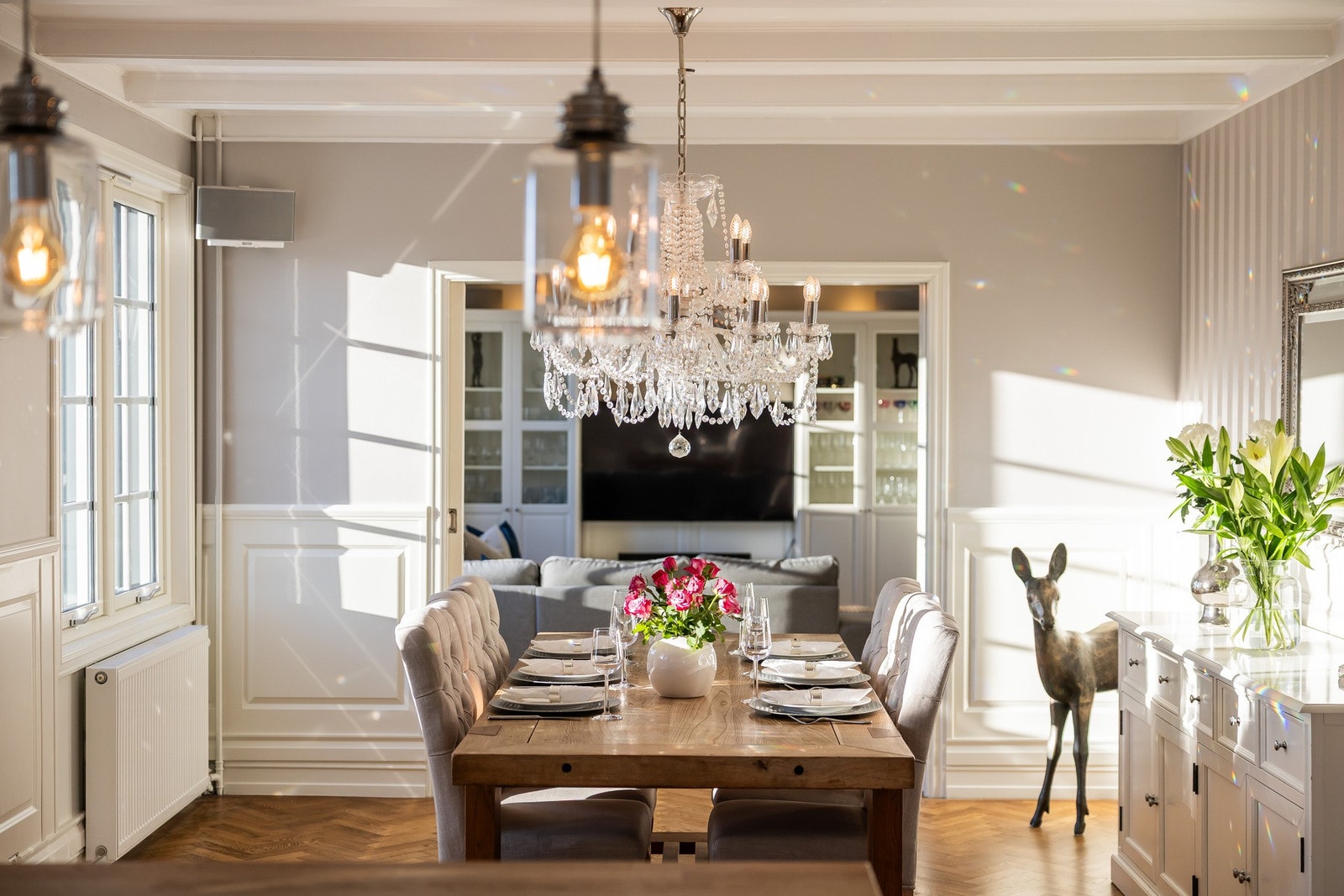 Det er plass til et stort spisebord - perfekt for sosiale sammenkomster. Galleribilde