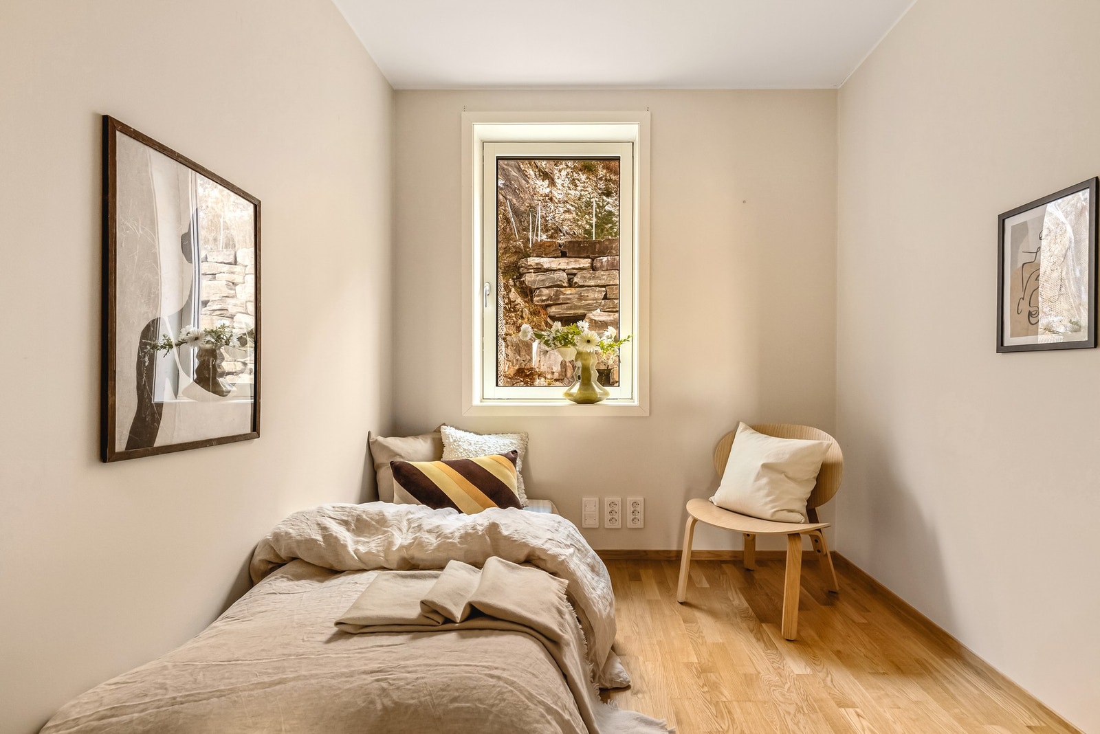 Soverom 2 er på 7,3 m², og kan innredes med standard soveromsmøblement. Galleribilde