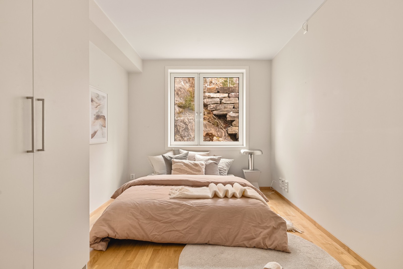 Svært romslig hovedsoverom, med areal på 11,6 m². Galleribilde