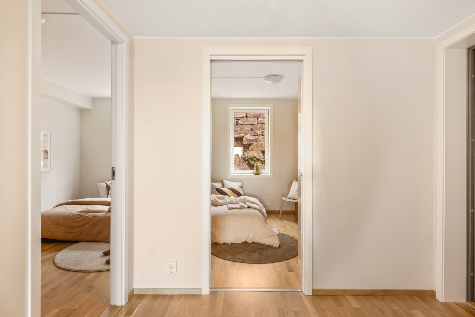 Soverom 2 gjør seg ypperlig som barnerom, gjesterom, kontor og/eller garderobe. Galleribilde