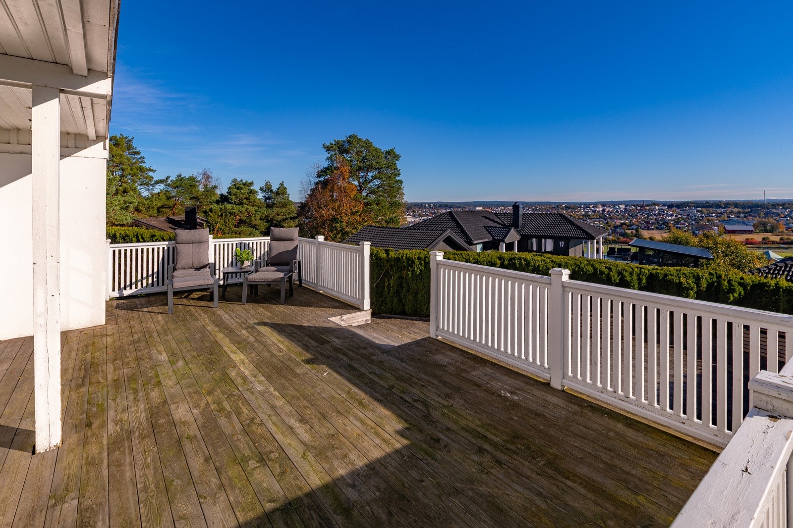 Romslig terrasse Galleribilde