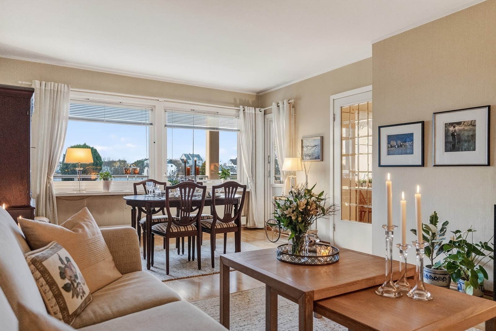 Utgang til altan fra stuen Galleribilde