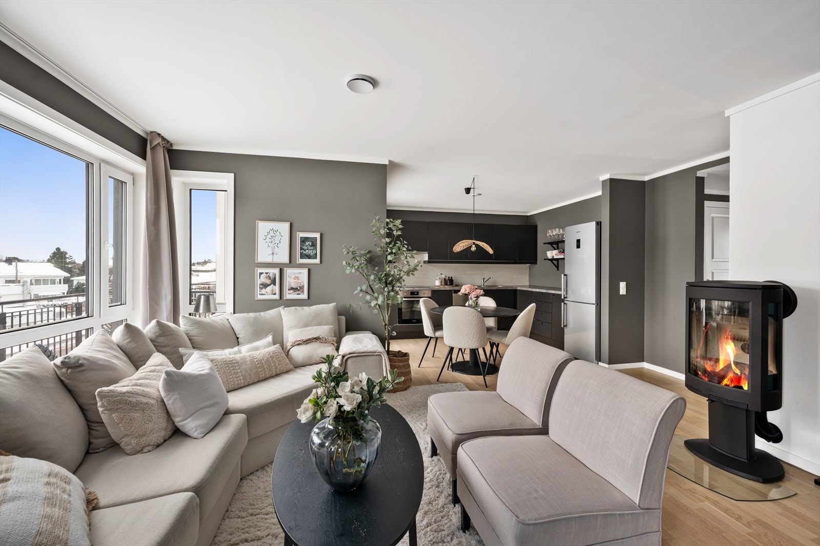 Vedovn som effektivt varmer opp boligen. Selger har også tegnet norgespris. Galleribilde