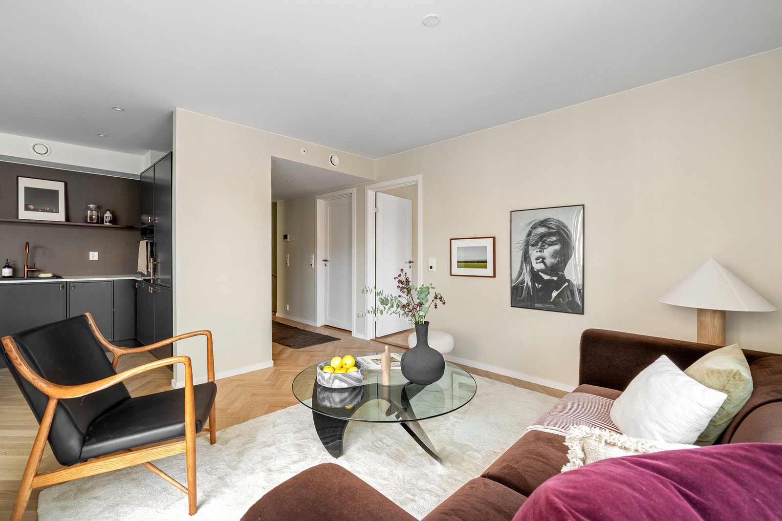 Utstrakt bruk av eksklusive materialer og en smakfull kombinasjon av klassisk eleganse og moderne komfort. Galleribilde