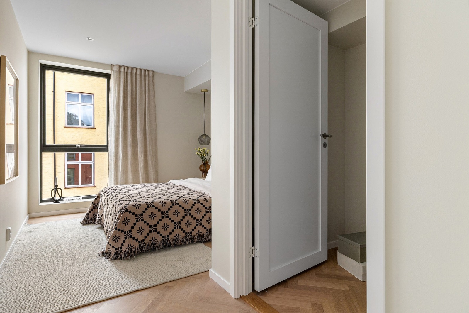 Delikate detaljer og lune materialvalg gir en avslappende stemning. Galleribilde