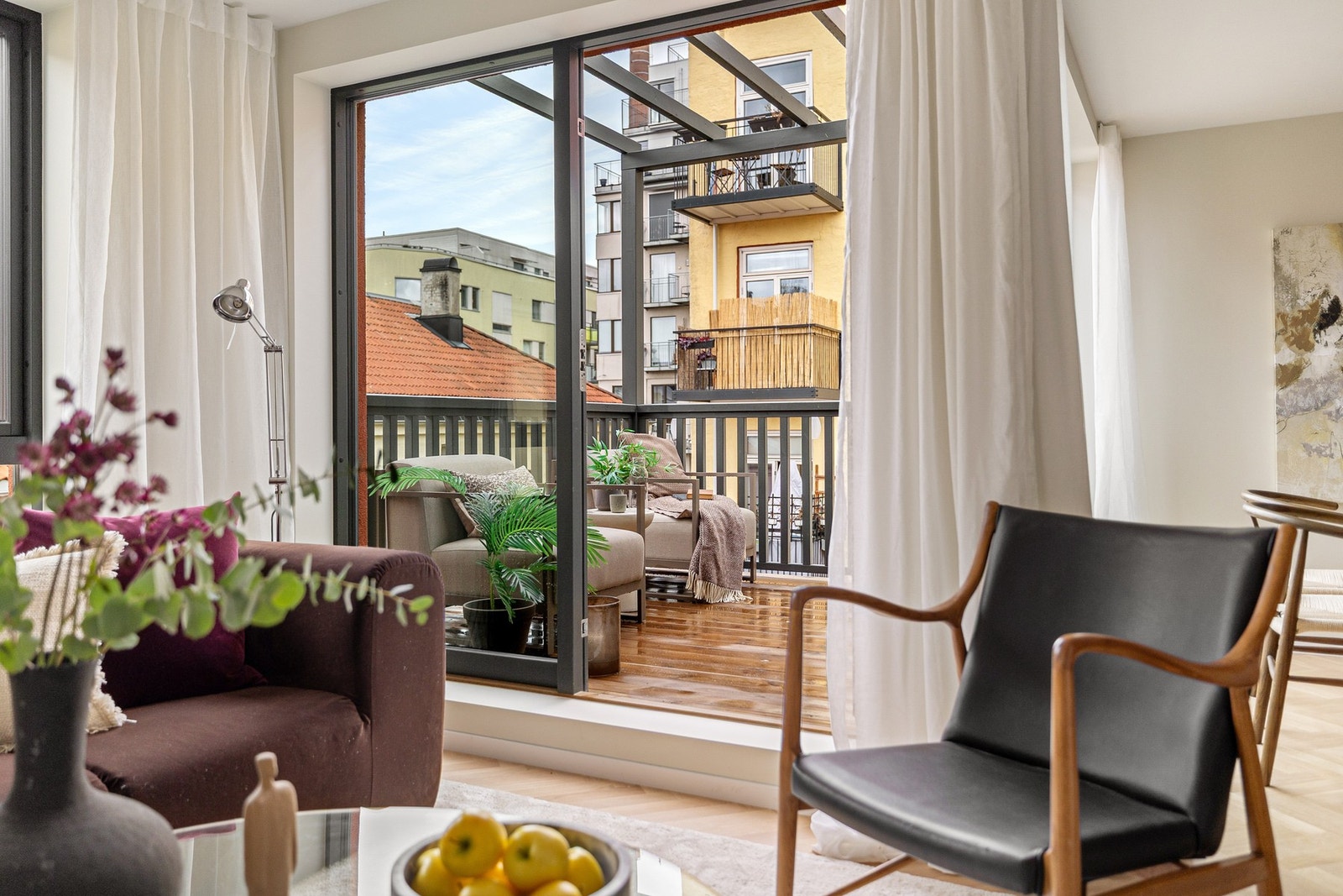 Harmonisk atmosfære med varme farger og elegante detaljer. Galleribilde