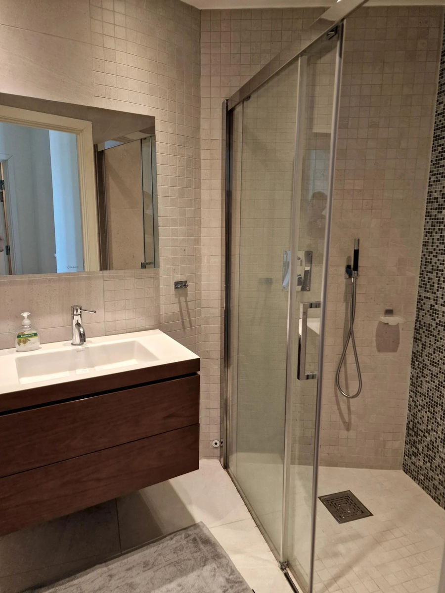 Moderne bad med varmekabler Galleribilde