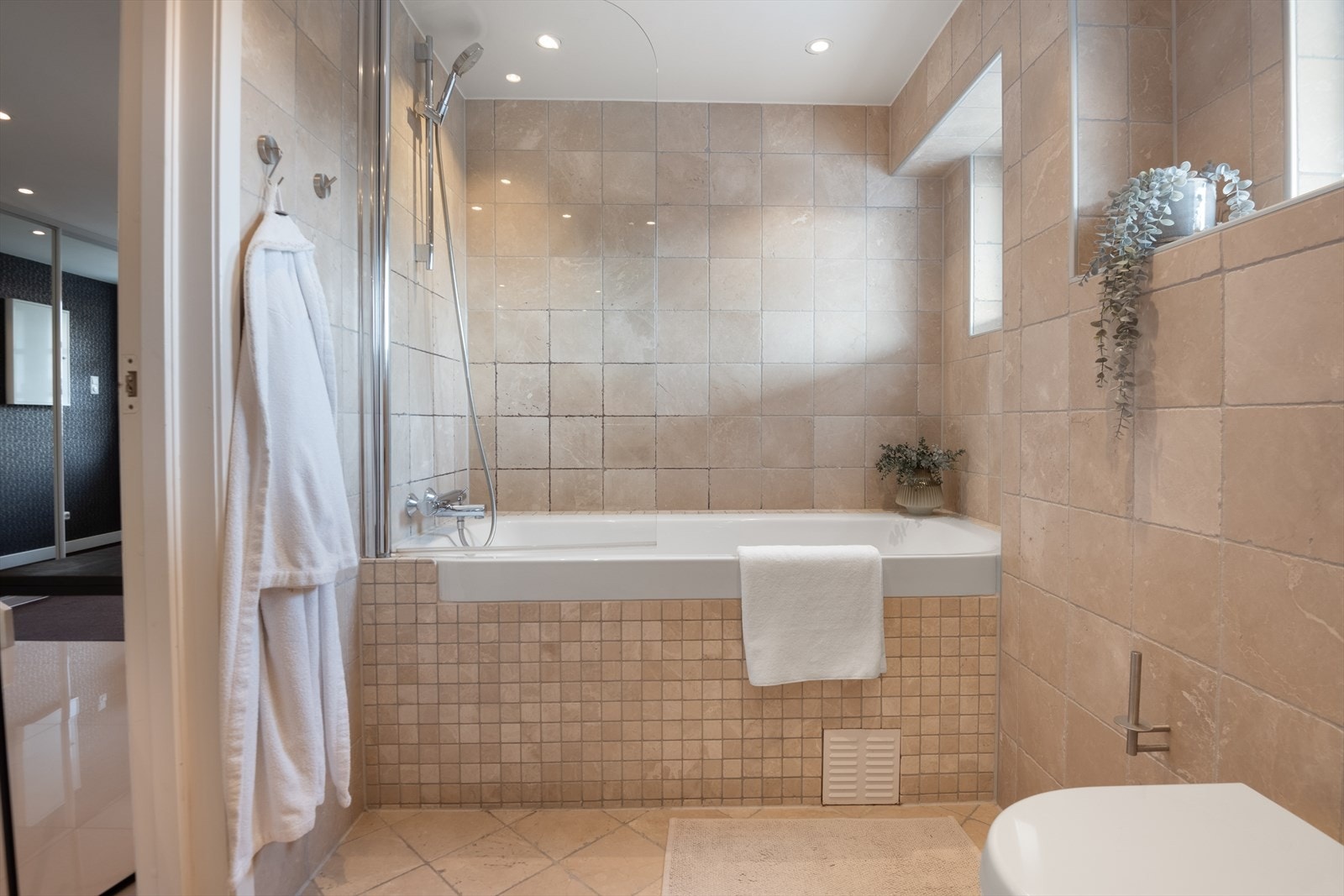 Praktisk badekar - ideelt for barnefamilier. Galleribilde