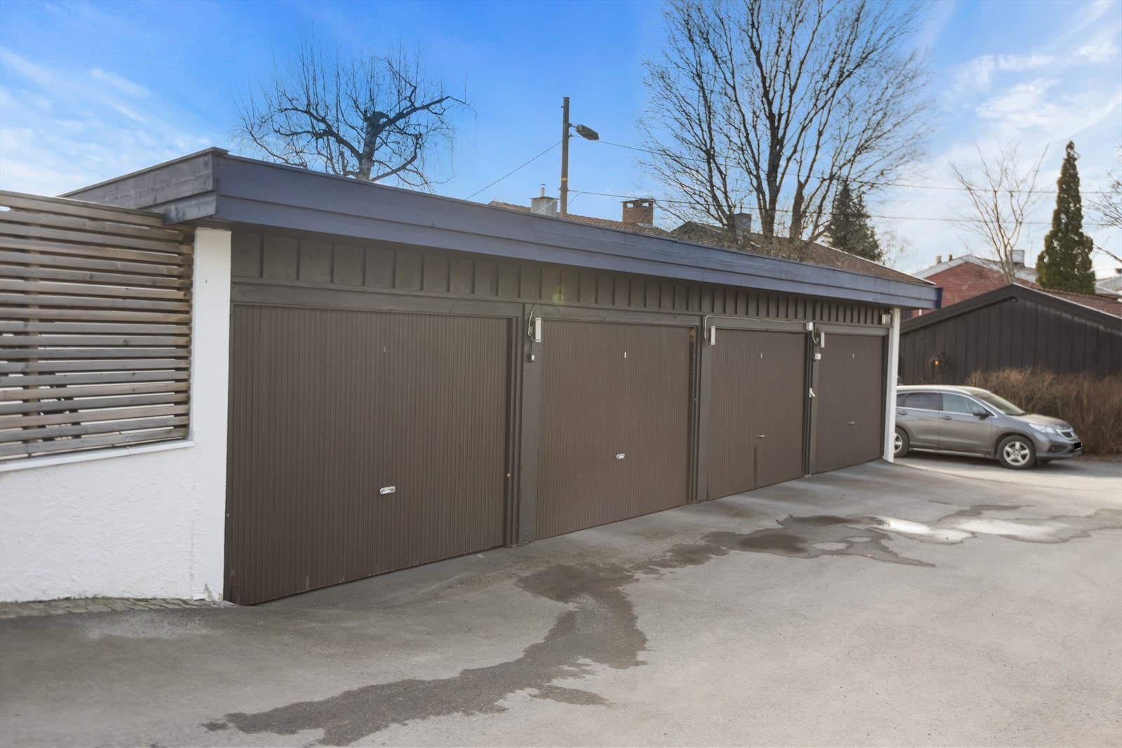 Garasjeplass med el-billader. Galleribilde