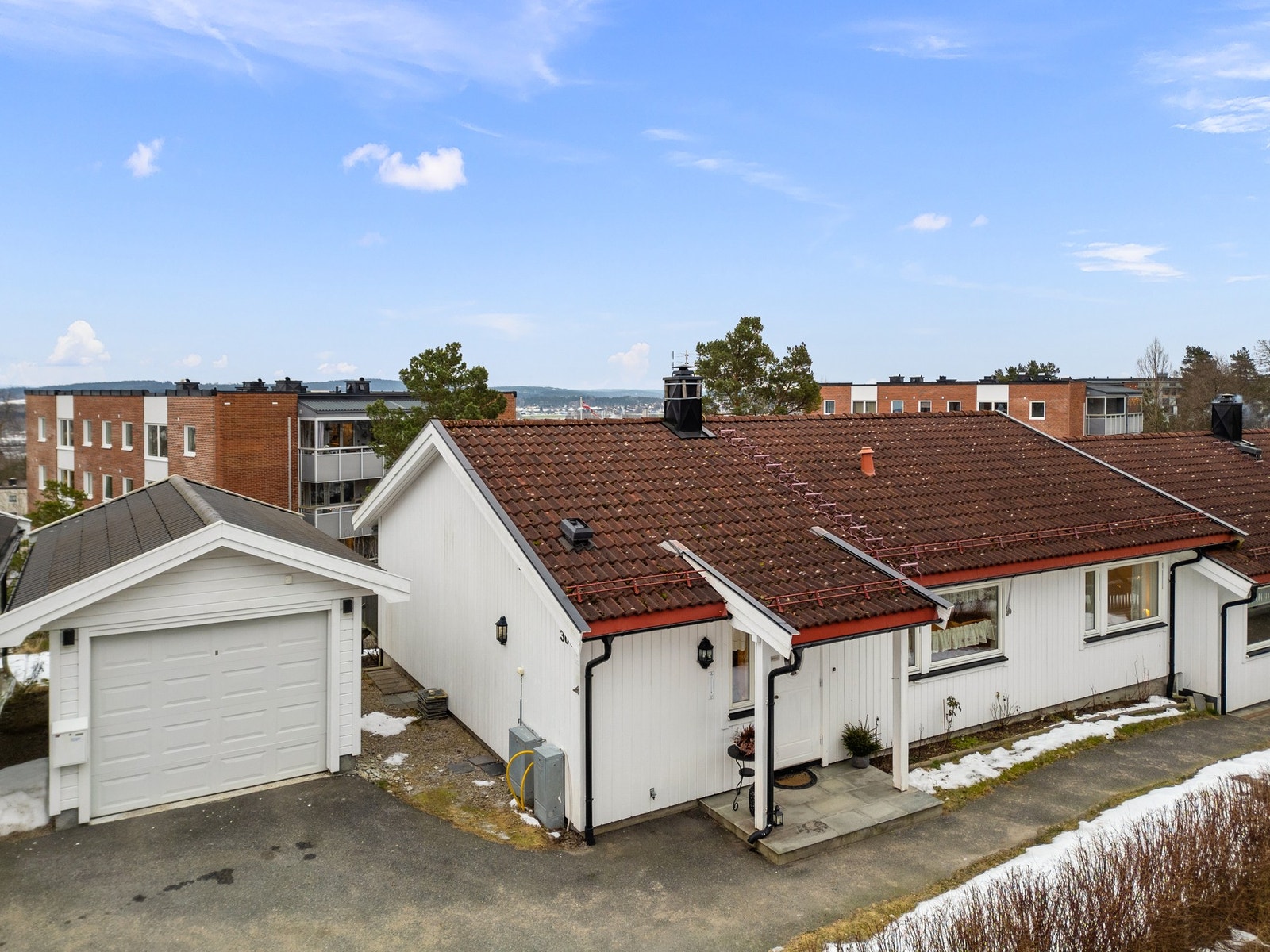 Garasjen er fra 2013 Galleribilde