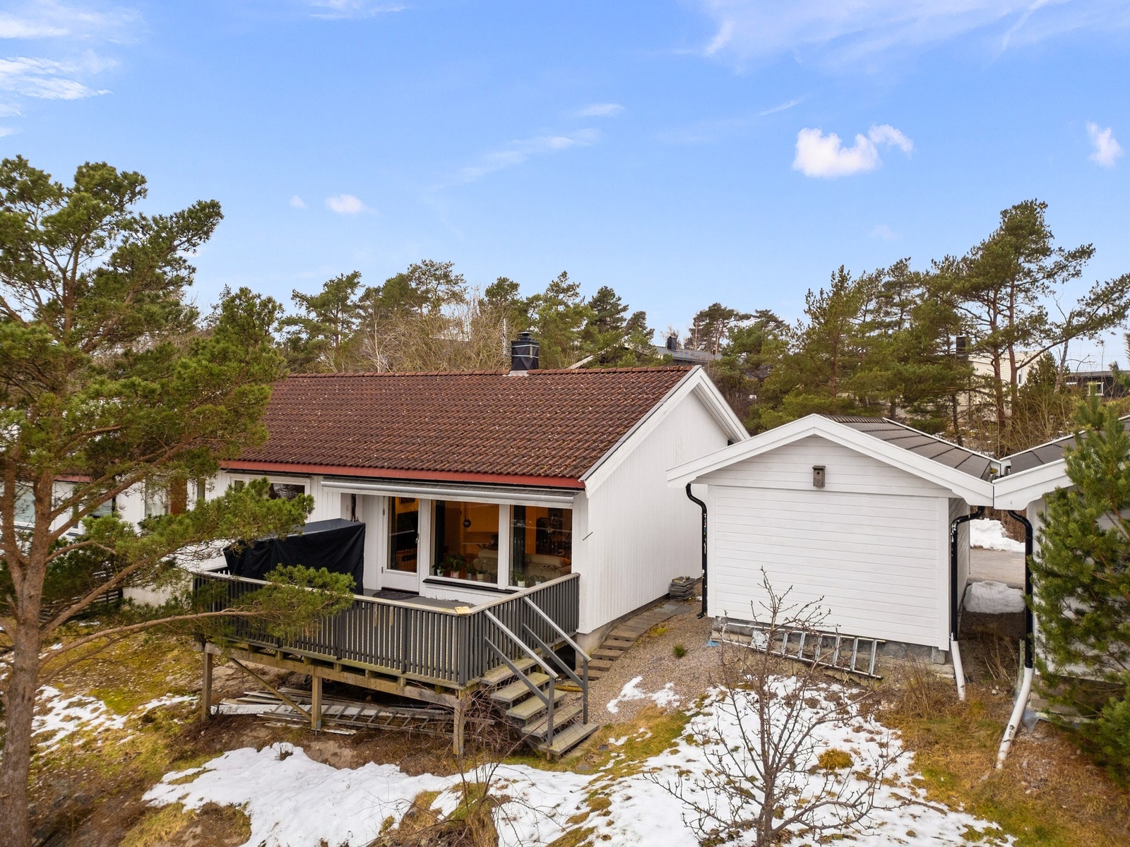 Praktisk bolig på ett plan med utsikt og fredelig beliggenhet Galleribilde