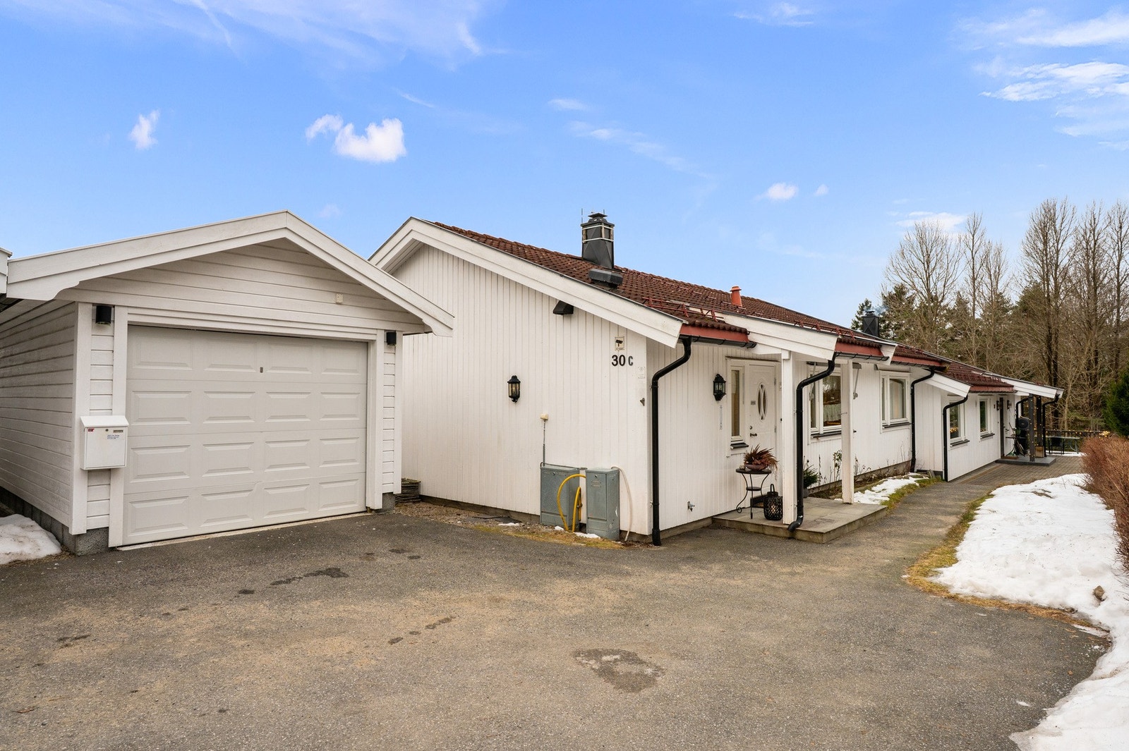 Barnevennlig bolig på ett plan i blindvei nær skole og lysløyper Galleribilde