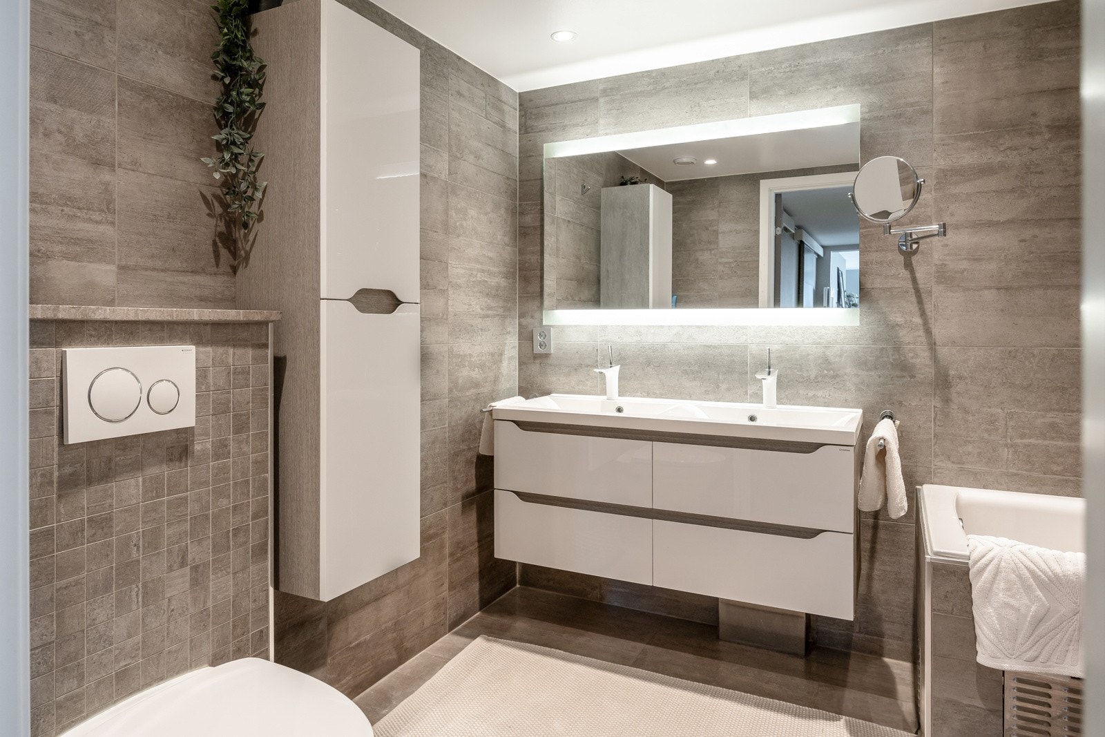 Pent flislagt bad på 7m². Badet ble bygd opp på nytt i 2017. Galleribilde