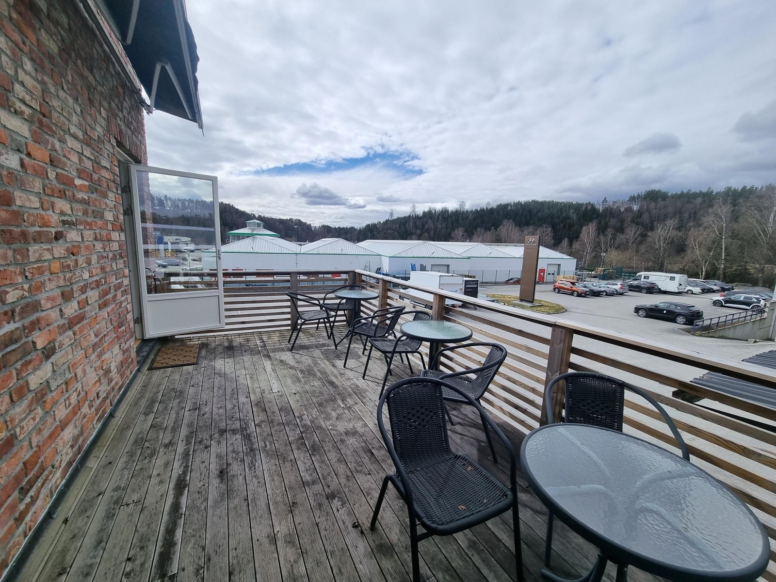 Romslig balkong Galleribilde