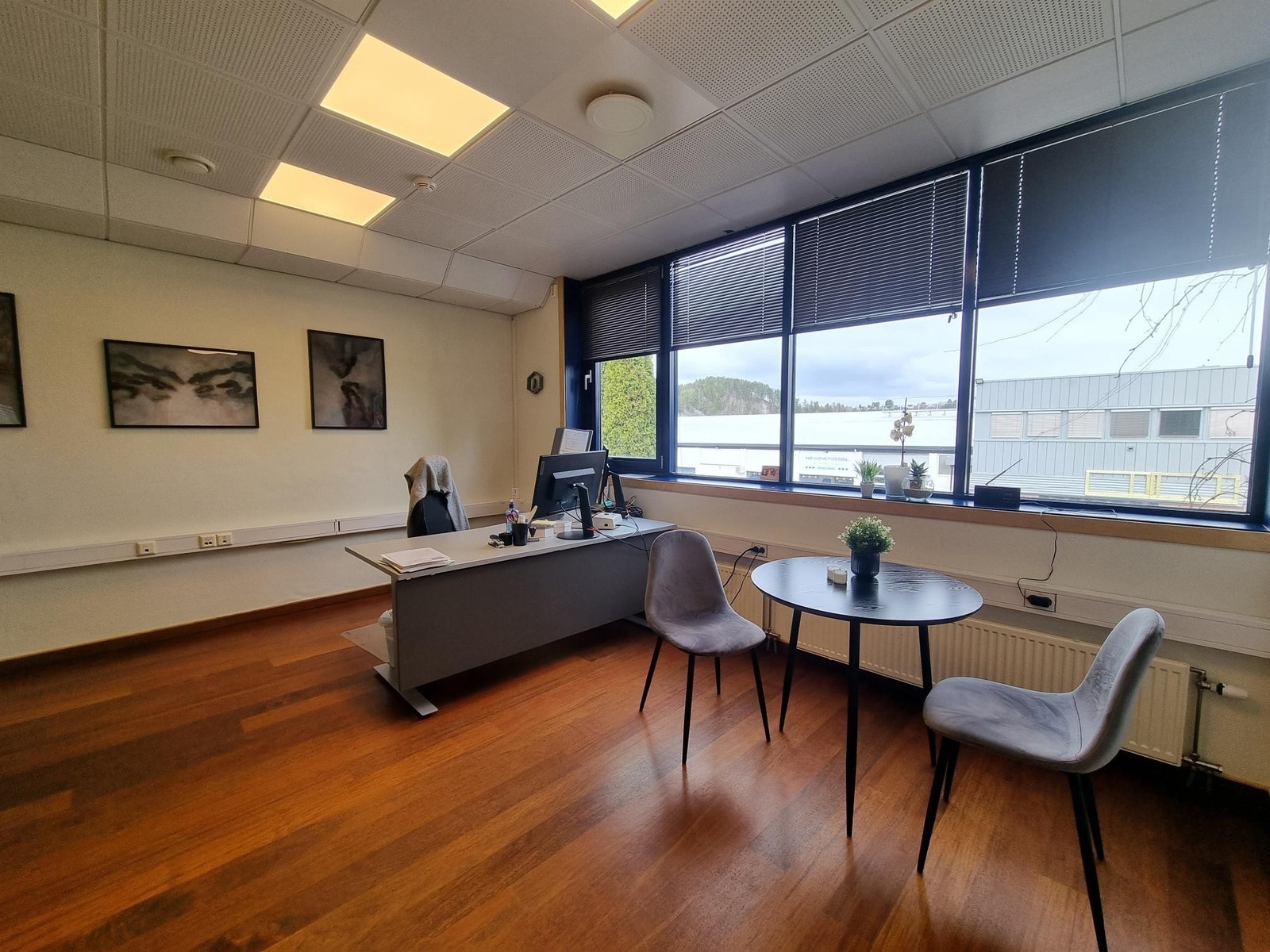 Det største kontoret Galleribilde