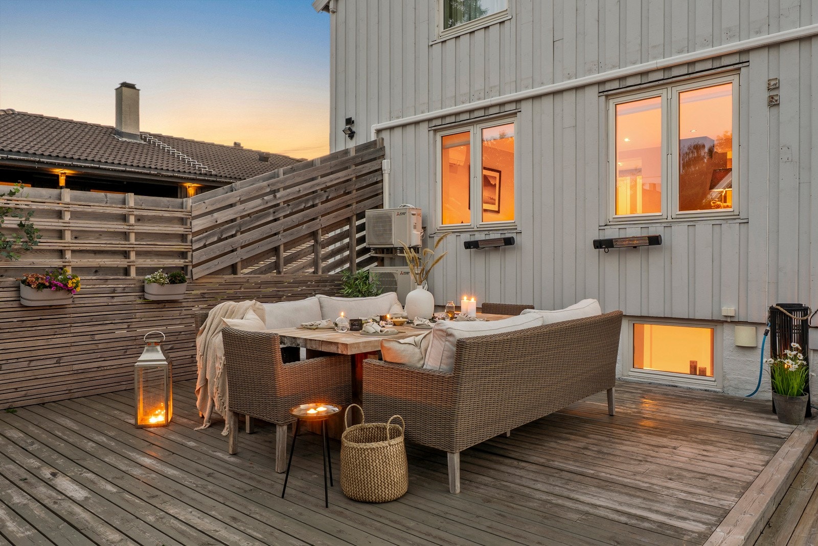 Uteplassene byr på stor boltreplass, med god plass til å samle både venner og familie. Galleribilde