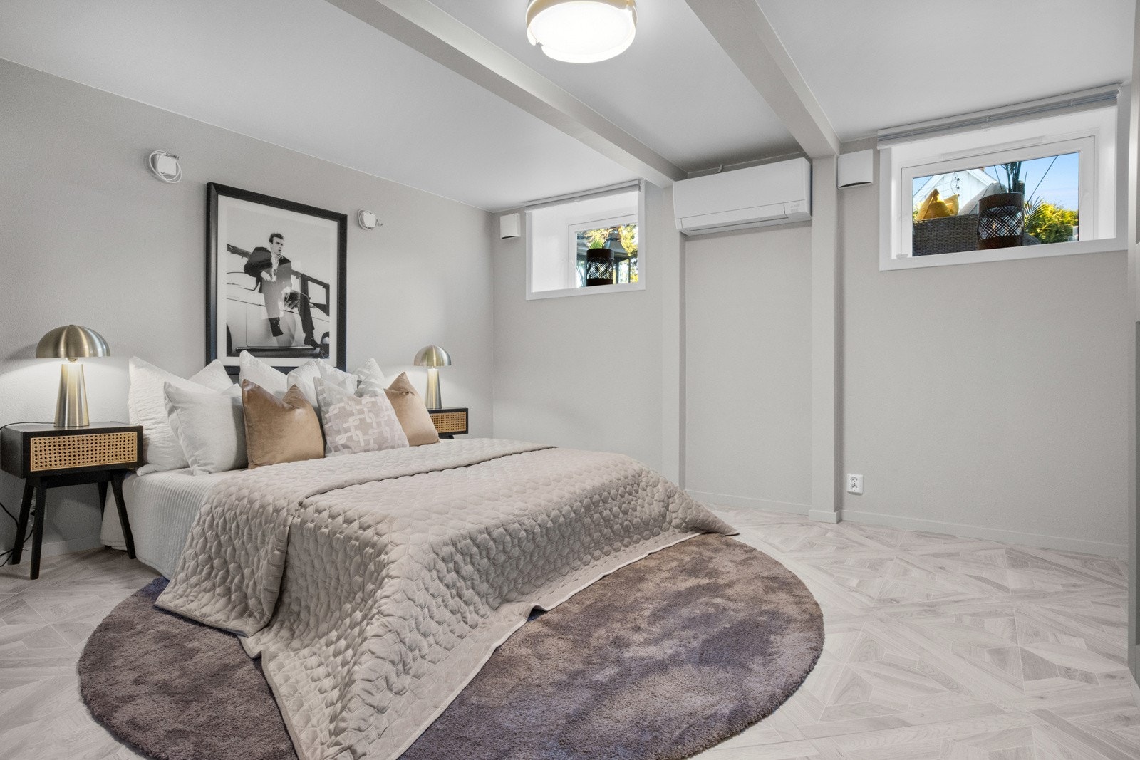 Det er lagt vegg til vegg teppe for en behagelig gulvtempratur. Galleribilde