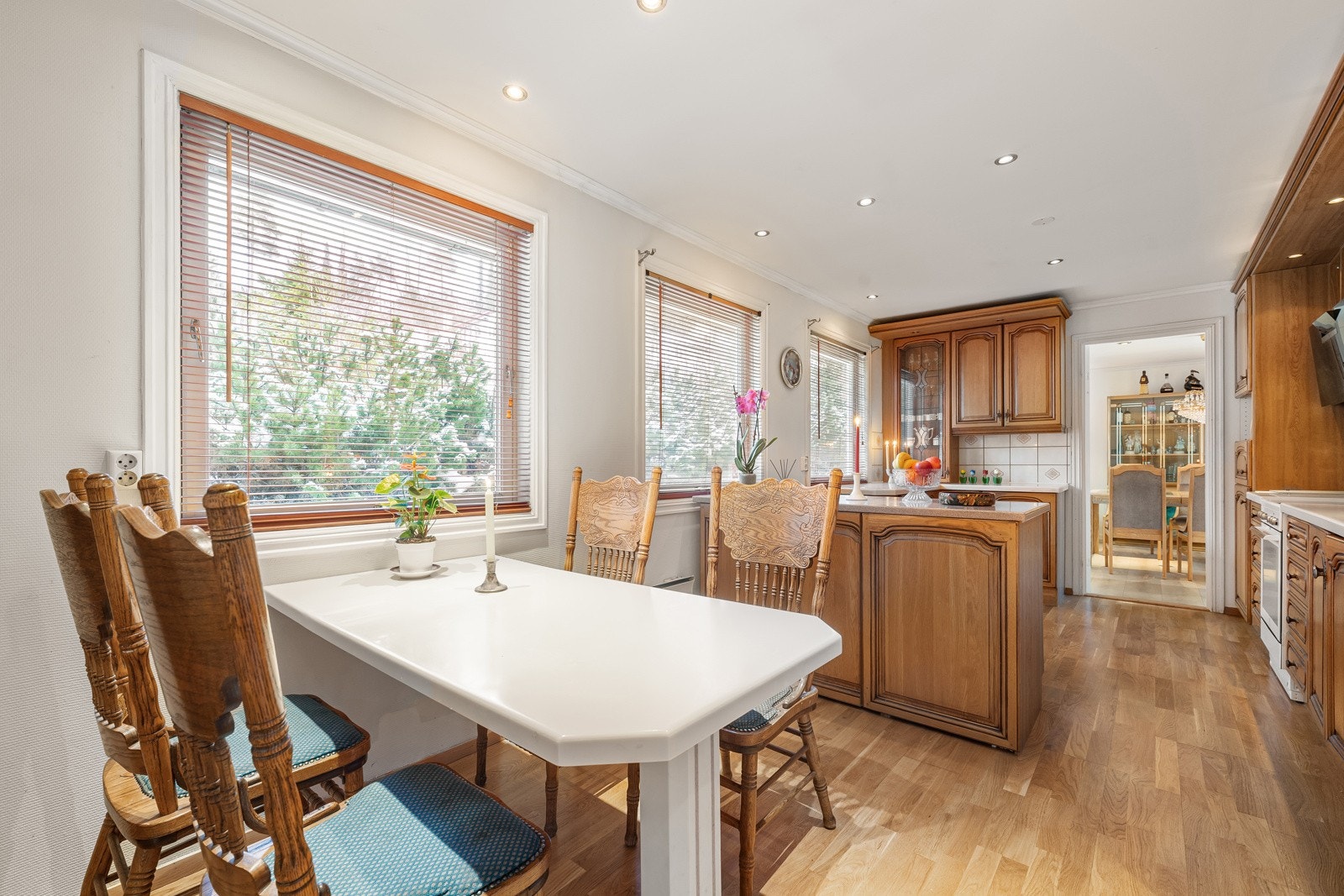 God plass til hyggelig frokostbord. Galleribilde