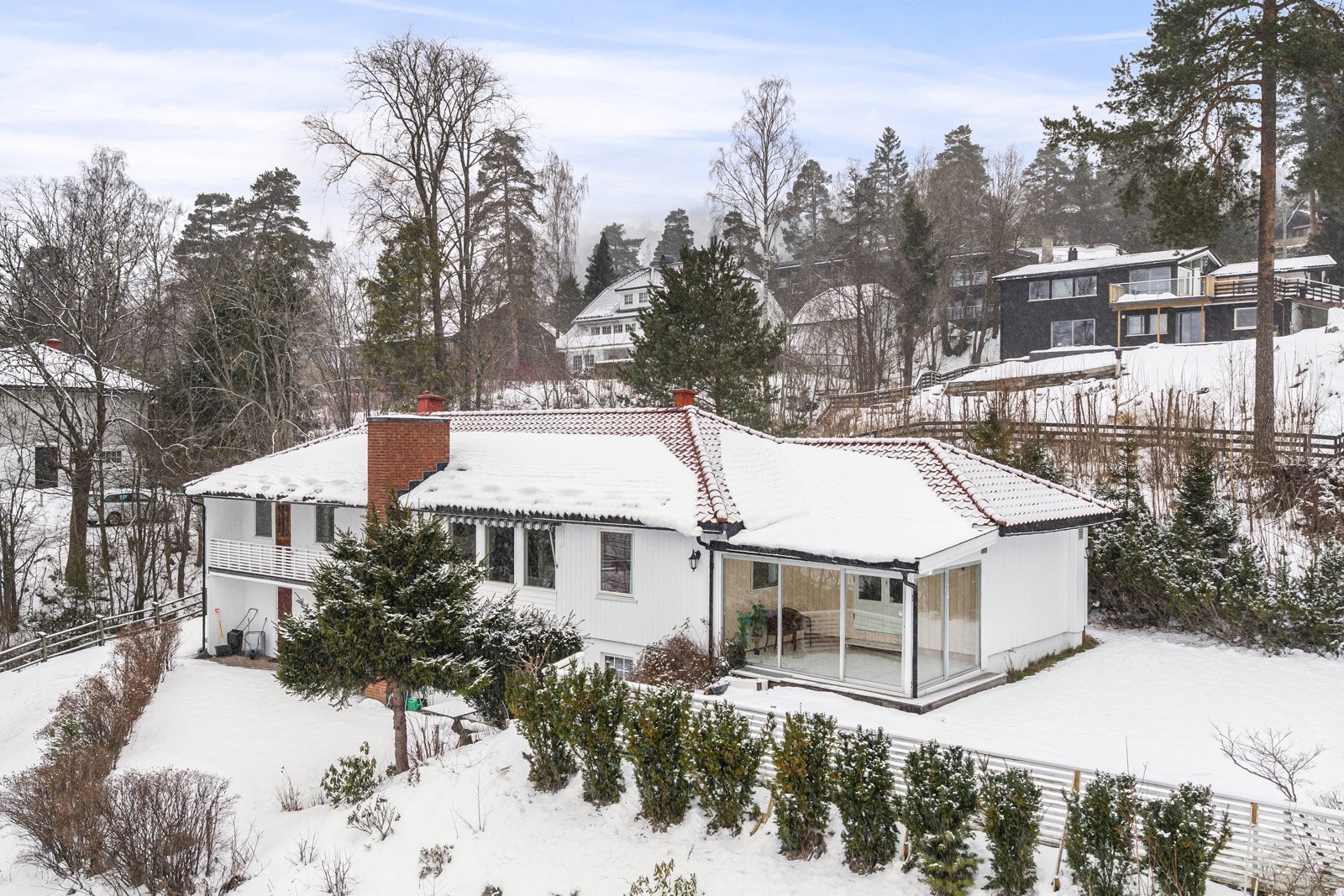 Velkommen til Ankerveien 85B, presentert av Henrik Erland Morud ved Privatmegleren Dyve & Partnere. Galleribilde