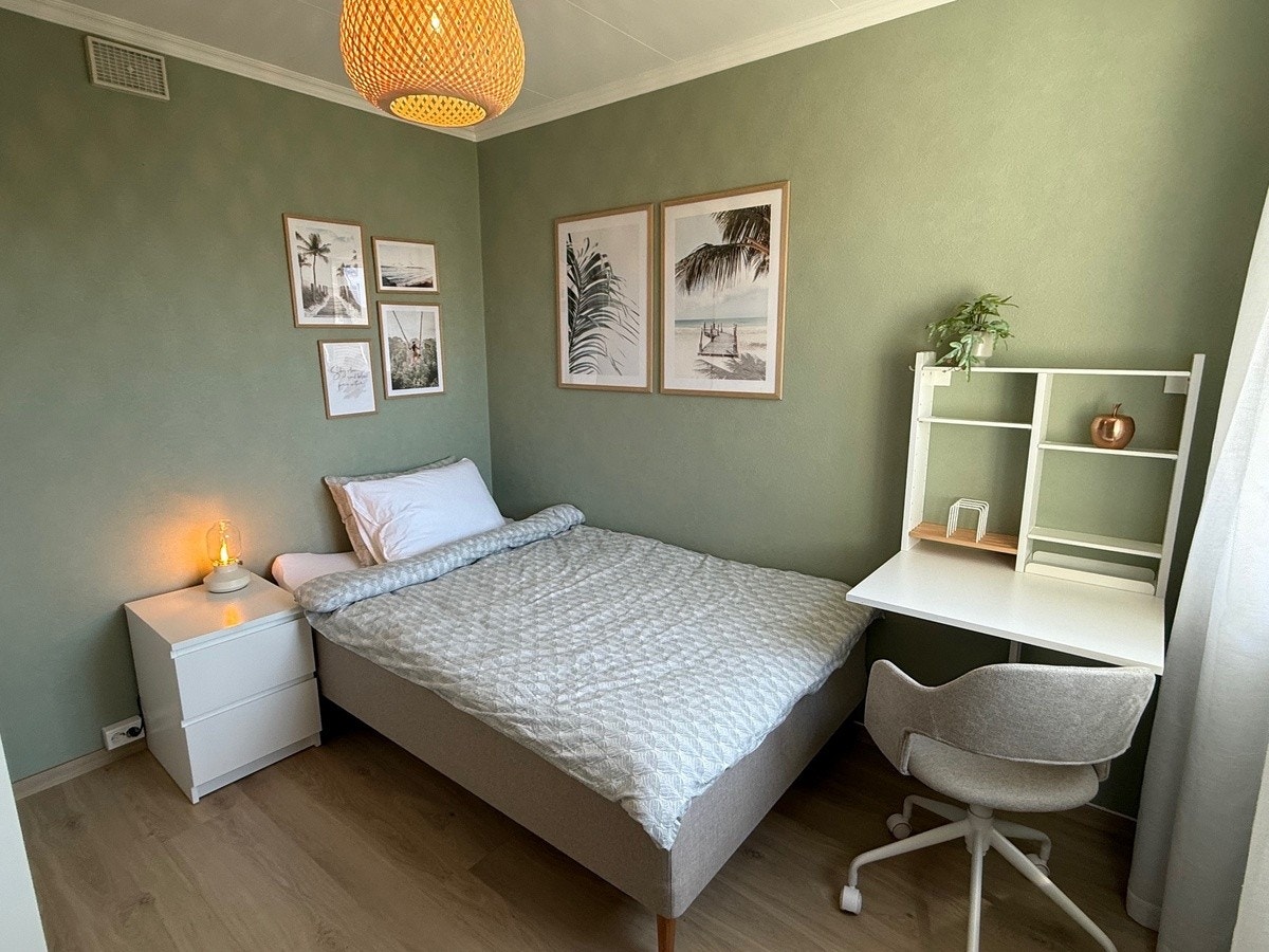 Soverom 3 med adkomst fra stue (skyvedør), ca. 8 m2 Galleribilde