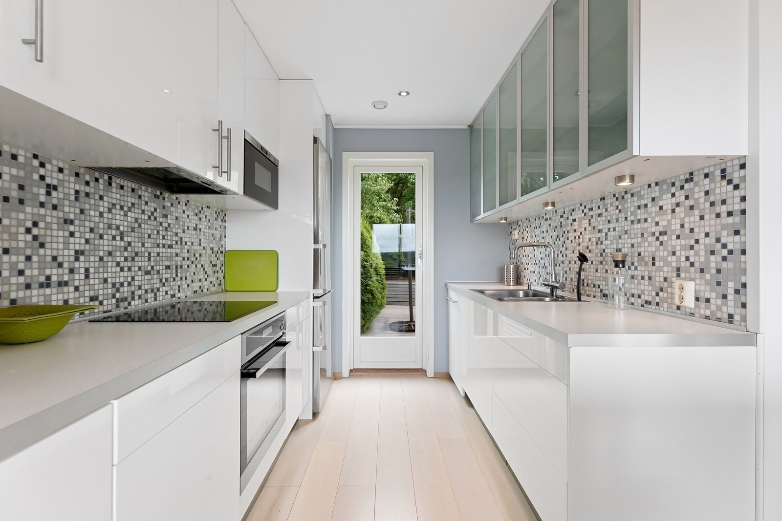 Herfra er det også utgang til terrassen på andre siden av boligen Galleribilde