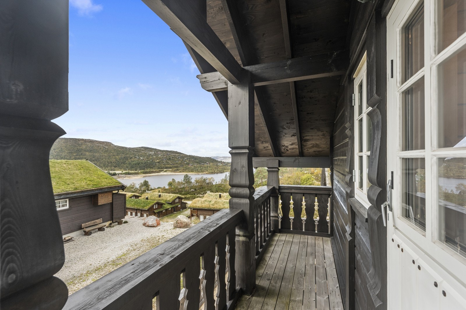 Godt takutstikk på balkongen. Galleribilde