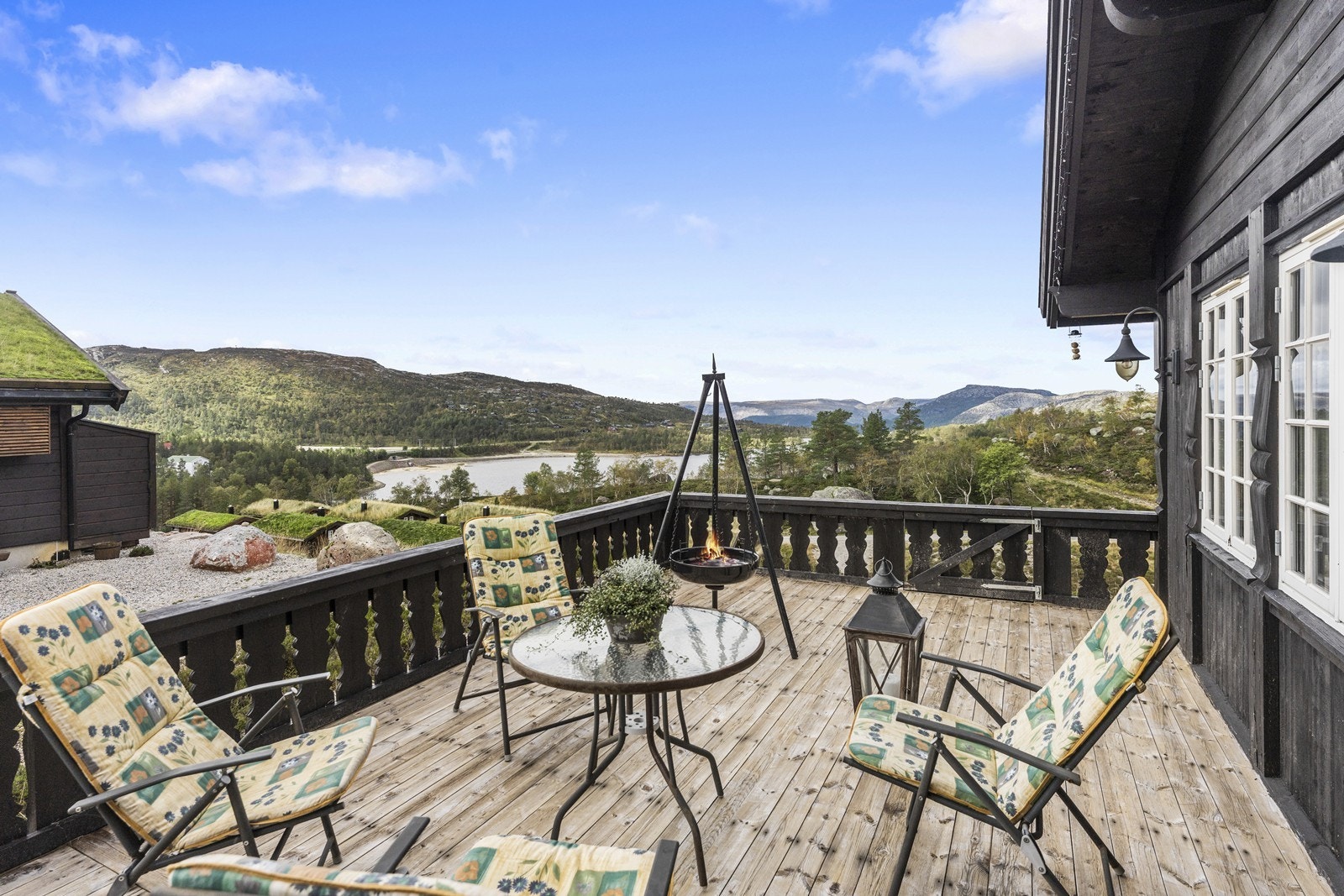 Boligen ligger i fremste rekke med utsikt. Galleribilde