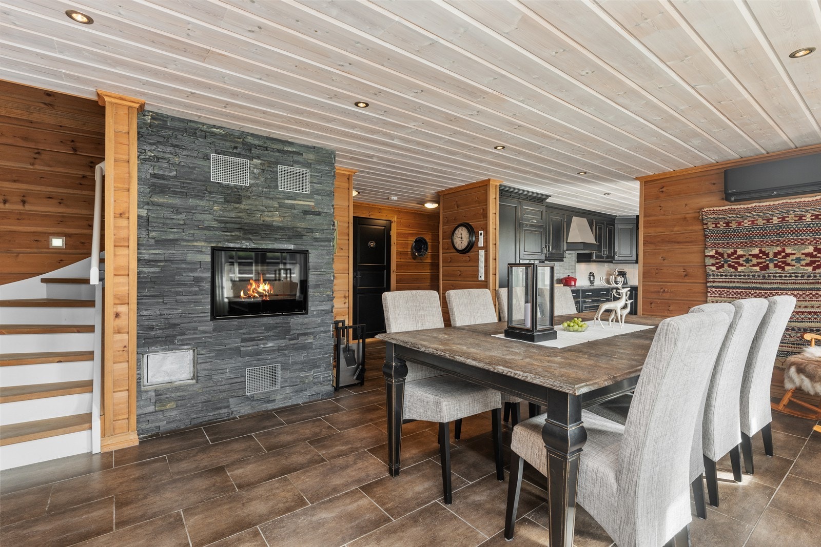 Trapp til loftsetasjen. Galleribilde