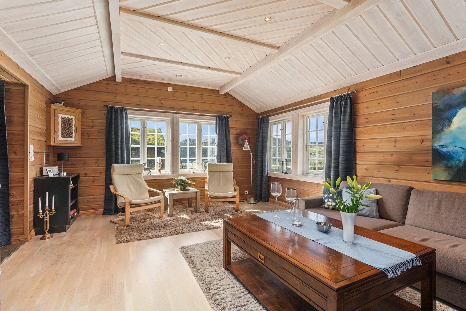 Lun og koselig stue. Galleribilde