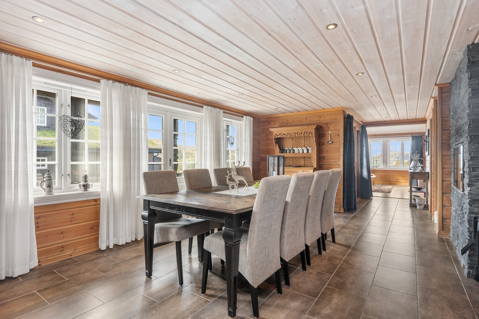 Plass til langbord for hele storfamilien. Galleribilde