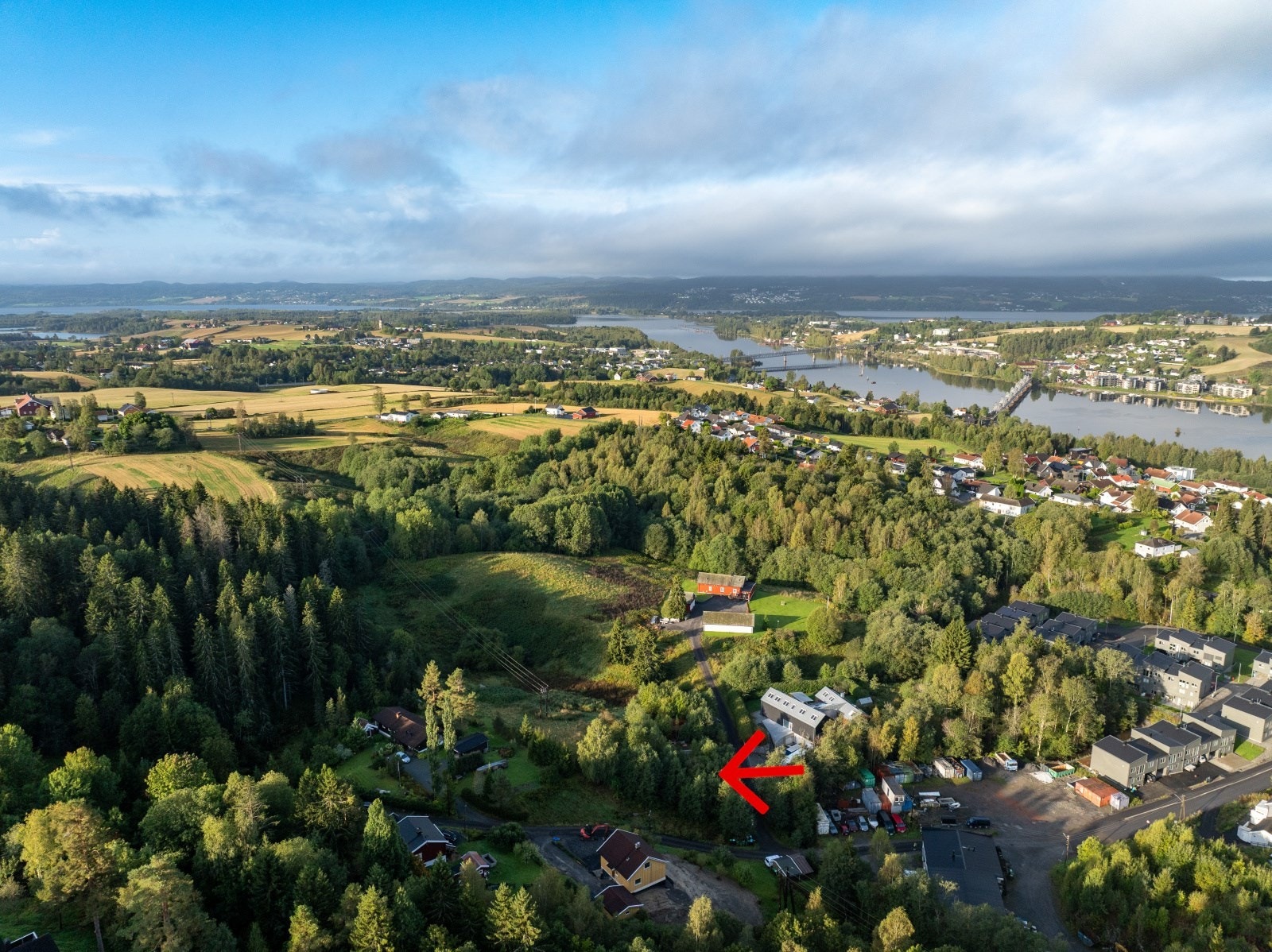 Aktiv Eiendomsmegling har gleden av å presentere Varåveien 33. Galleribilde