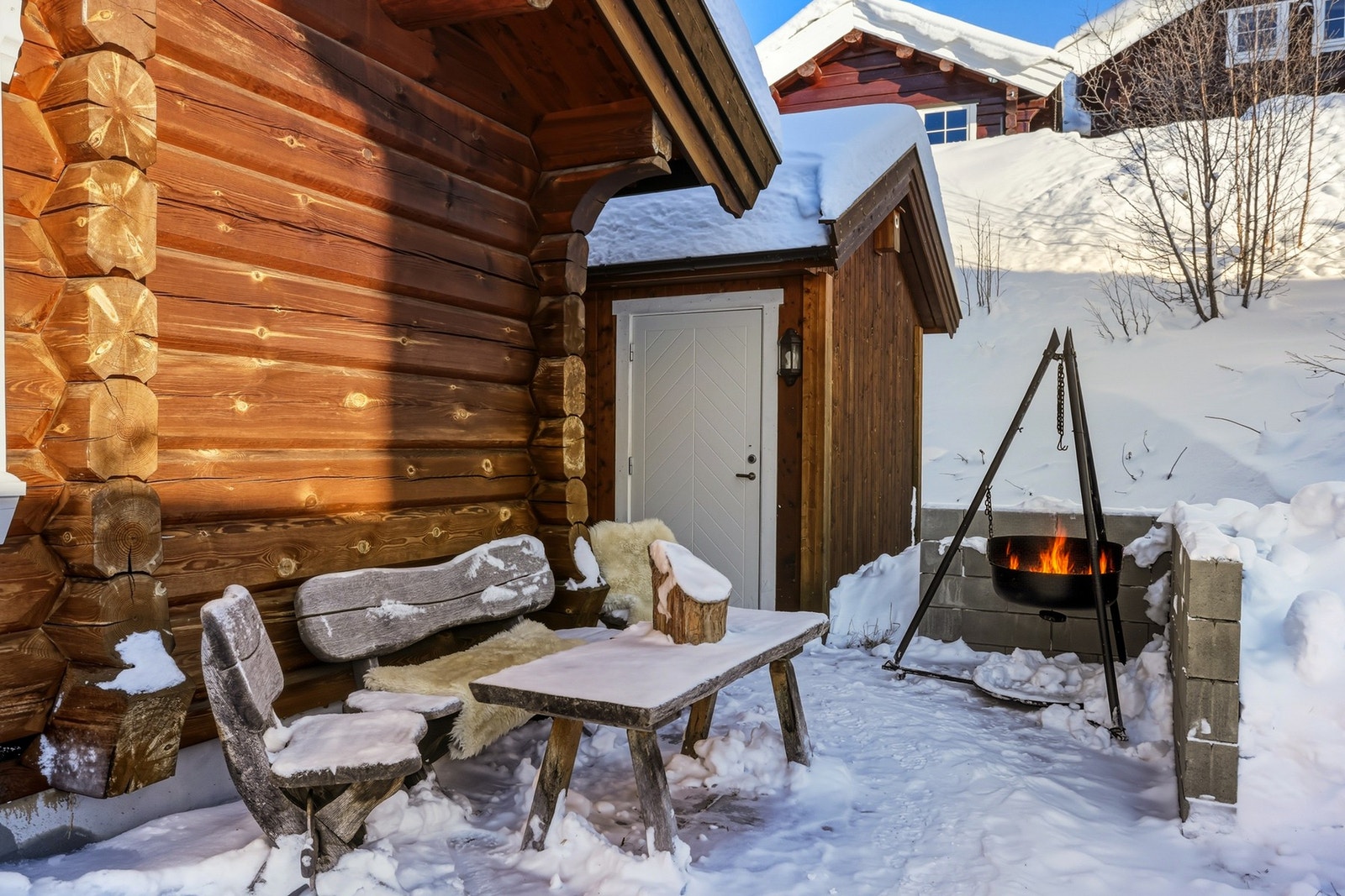 Hyggelig uteplass med morgensol Galleribilde