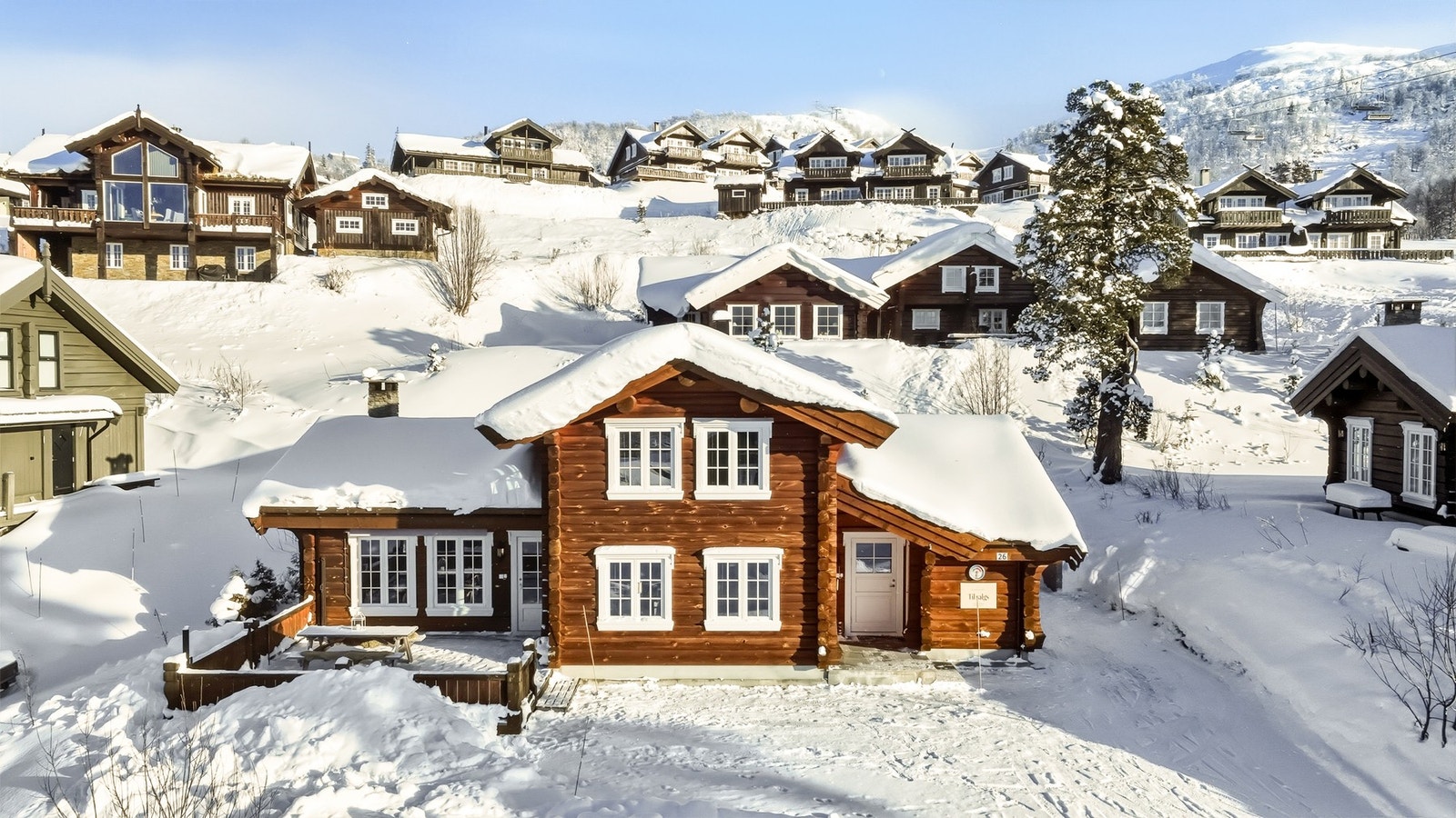 Romslig tomt på 723 kvm, beliggende på 899 moh. Bilveg helt frem og parkering på egen tomt Galleribilde