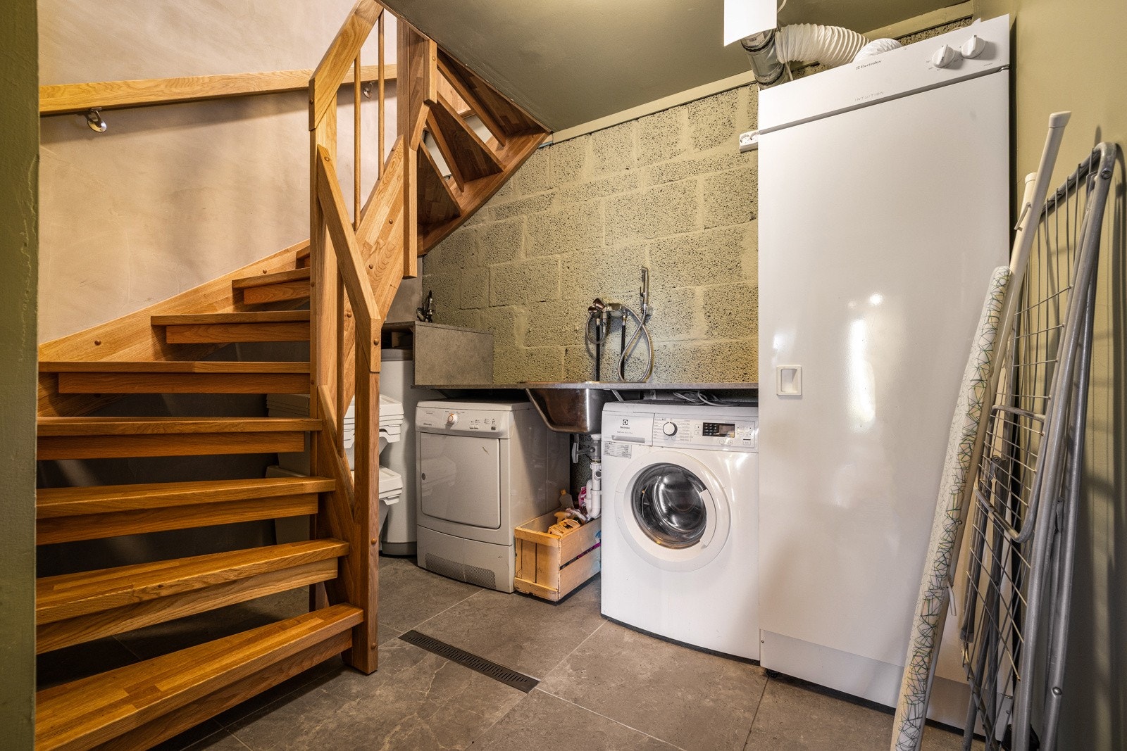 - I underetasjen har selger nylig laget et vaskerom - Galleribilde