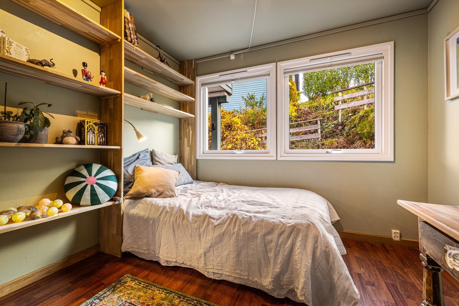 - Det er 3 soverom i denne etasjen - Galleribilde