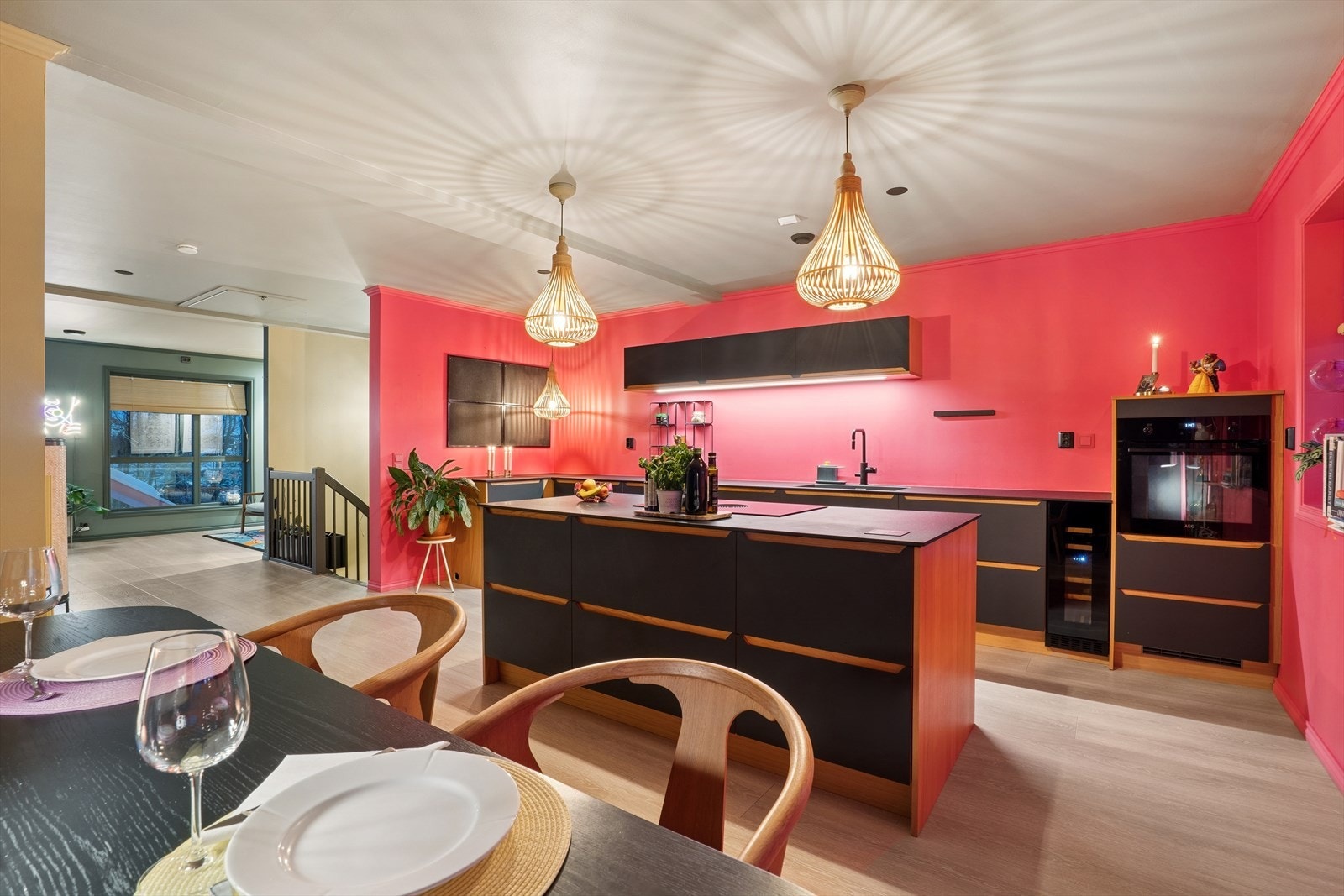 Åpent mellom stue og kjøkken/spisestue Galleribilde