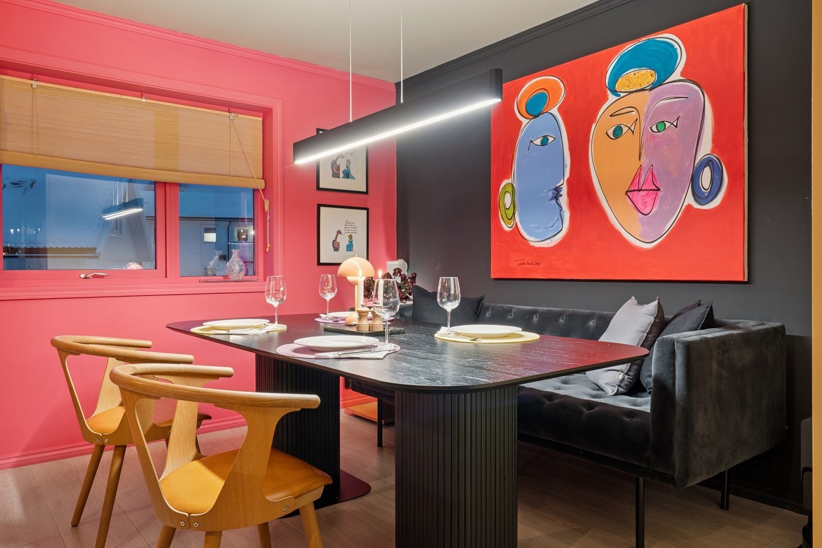 Spisestuen rett ved kjøkkenet. Galleribilde