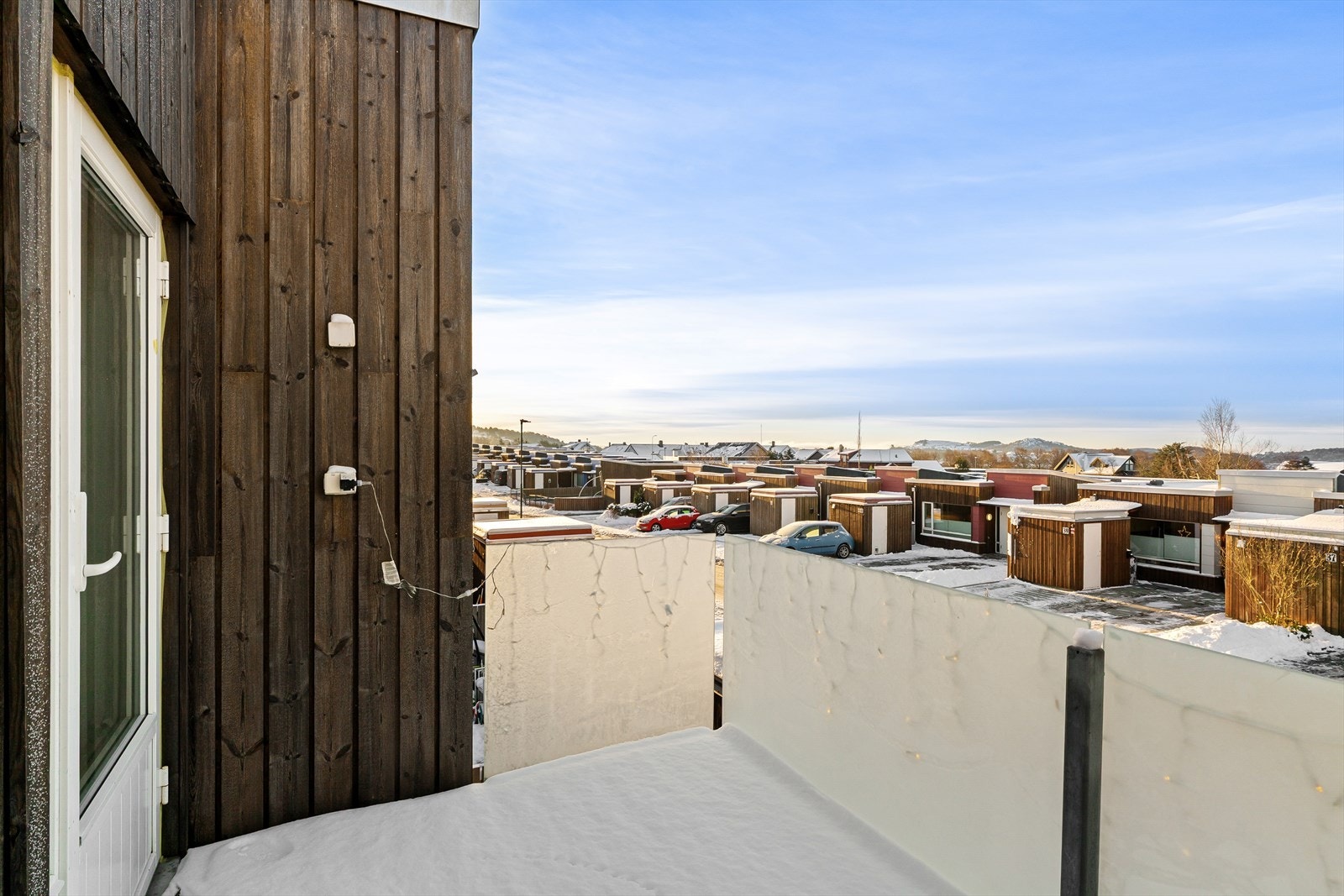 Balkongen ligger sørvest og har ypperlige solforhold Galleribilde