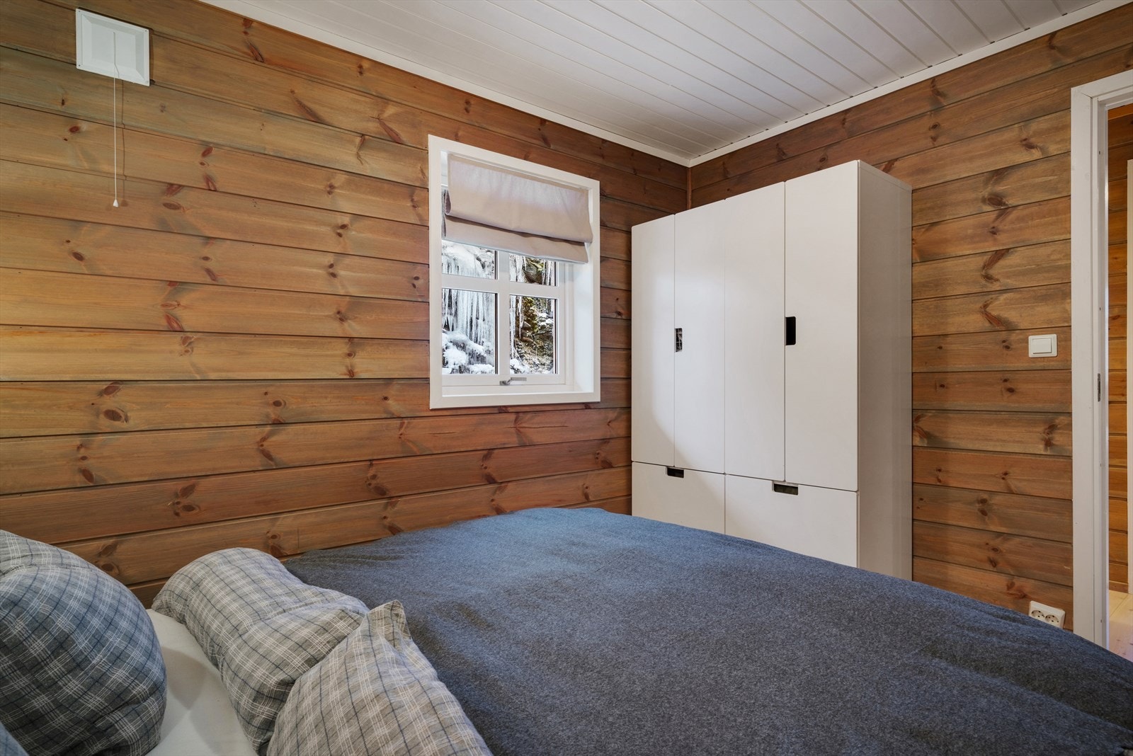 Her er det innredet med garderobeskap. Galleribilde